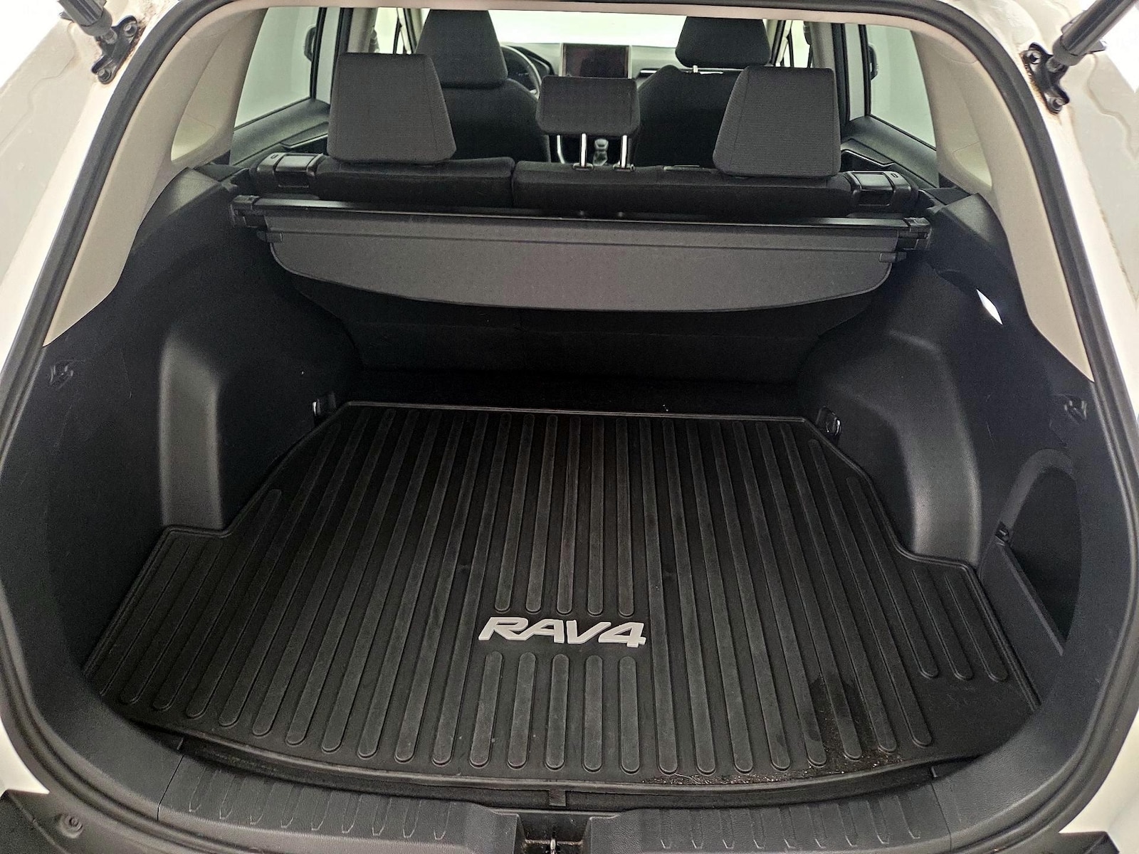2023 Toyota RAV4 XLE - Photo 22