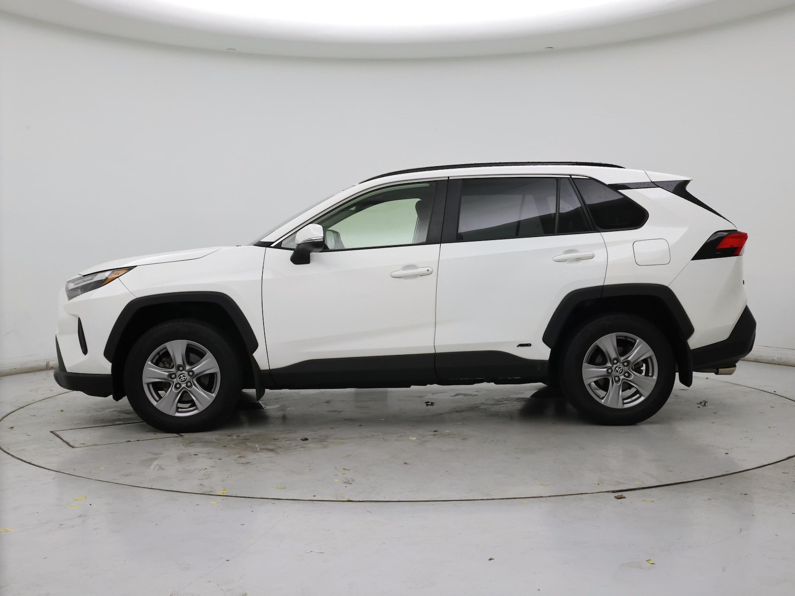 2023 Toyota RAV4 XLE - Photo 4
