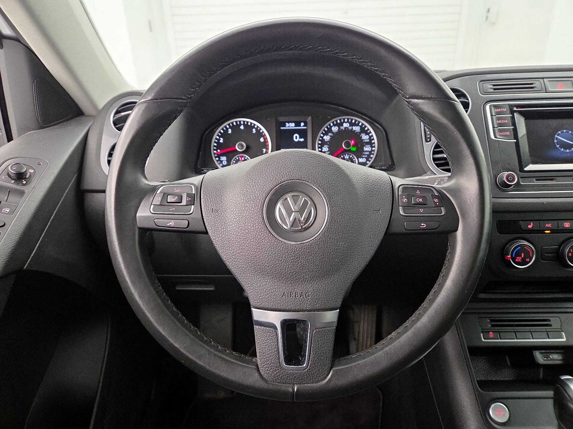 Thumbnail: 2016 Volkswagen Tiguan - 10