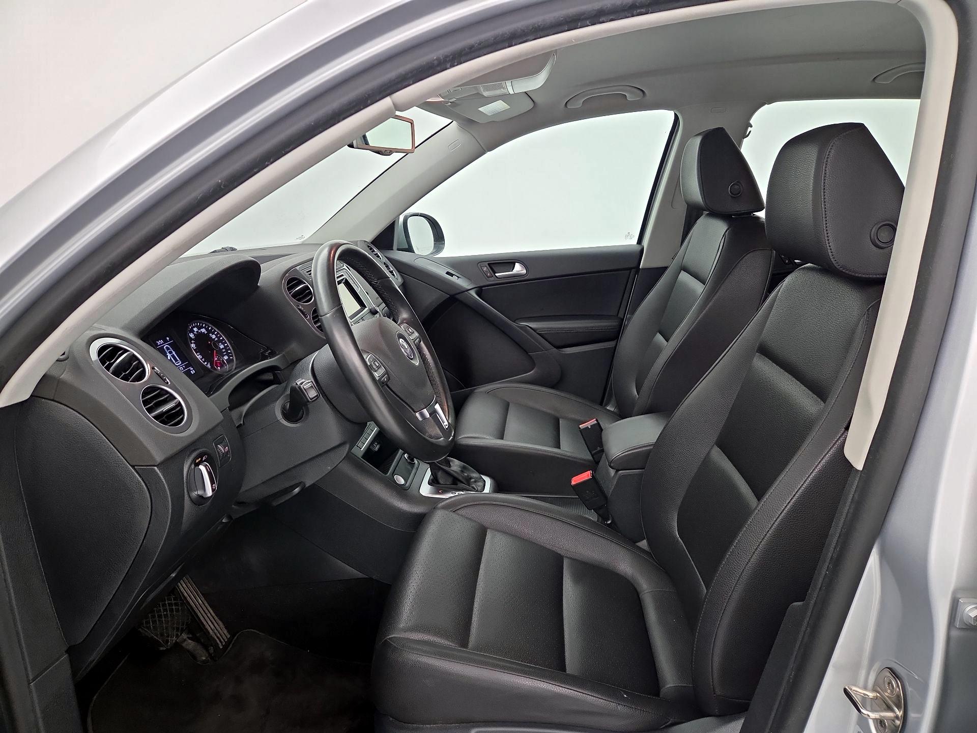 Thumbnail: 2016 Volkswagen Tiguan - 11