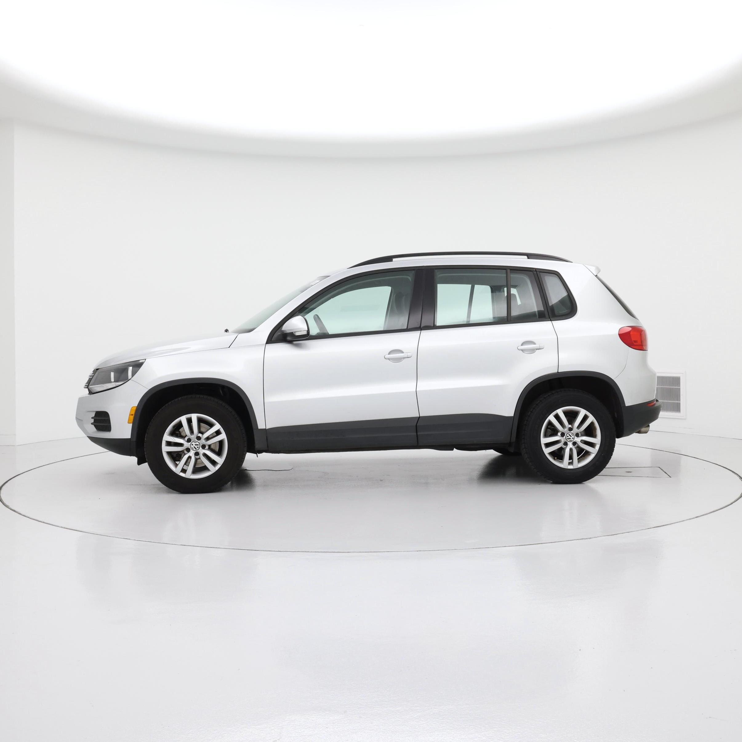 Thumbnail: 2016 Volkswagen Tiguan - 3