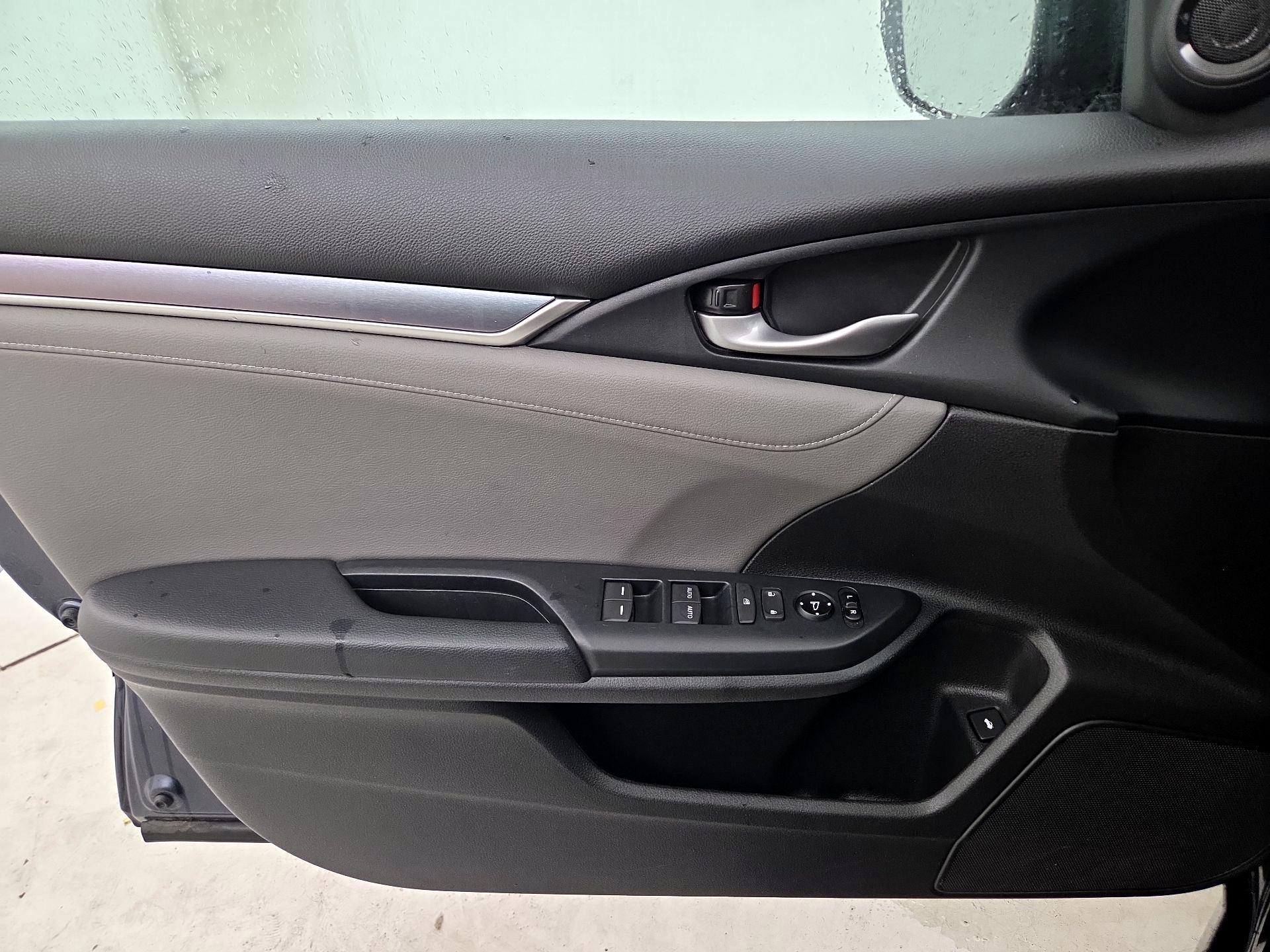Thumbnail: 2016 Honda Civic - 12