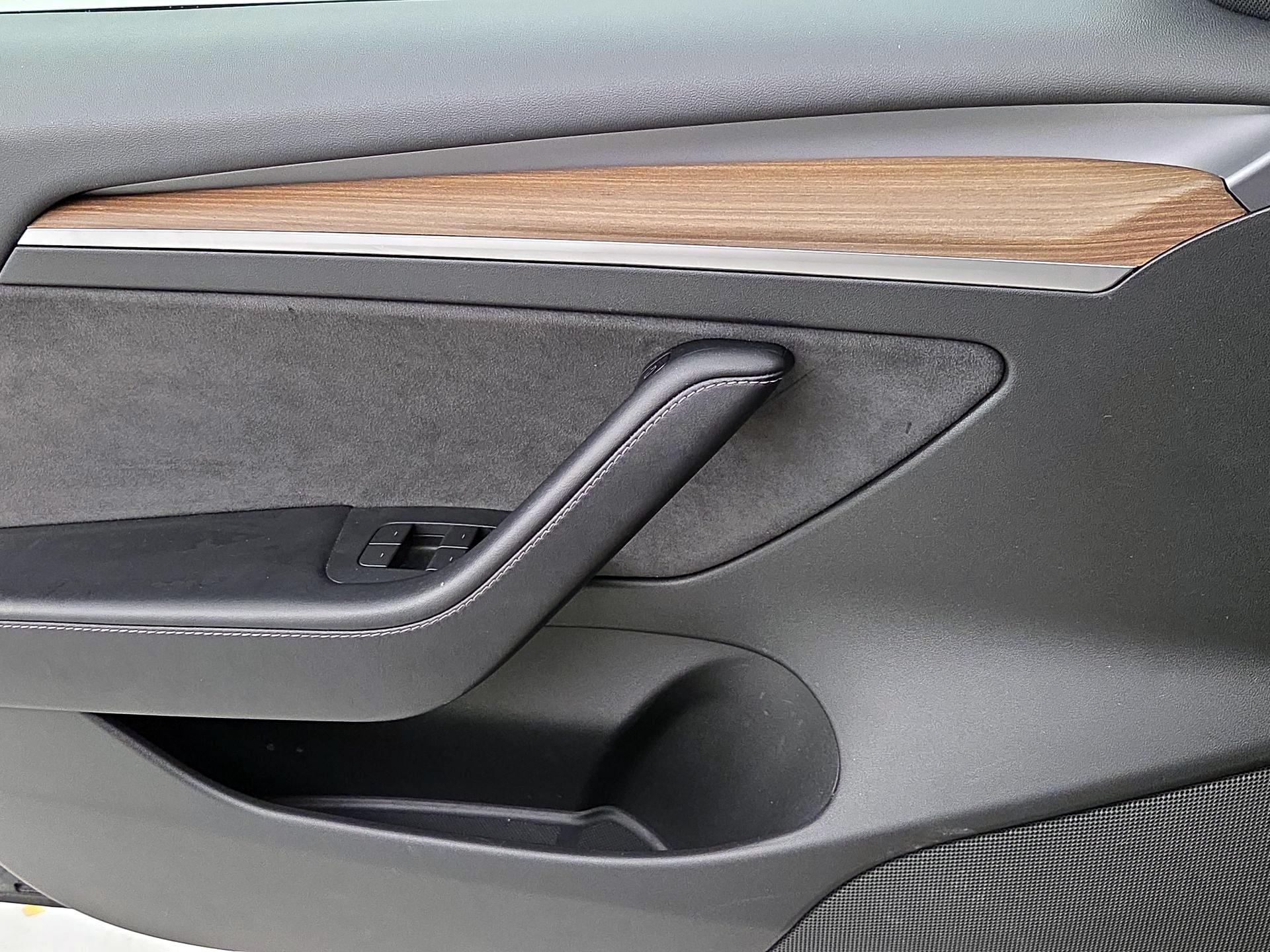 Thumbnail: 2022 Tesla Model 3 - 12