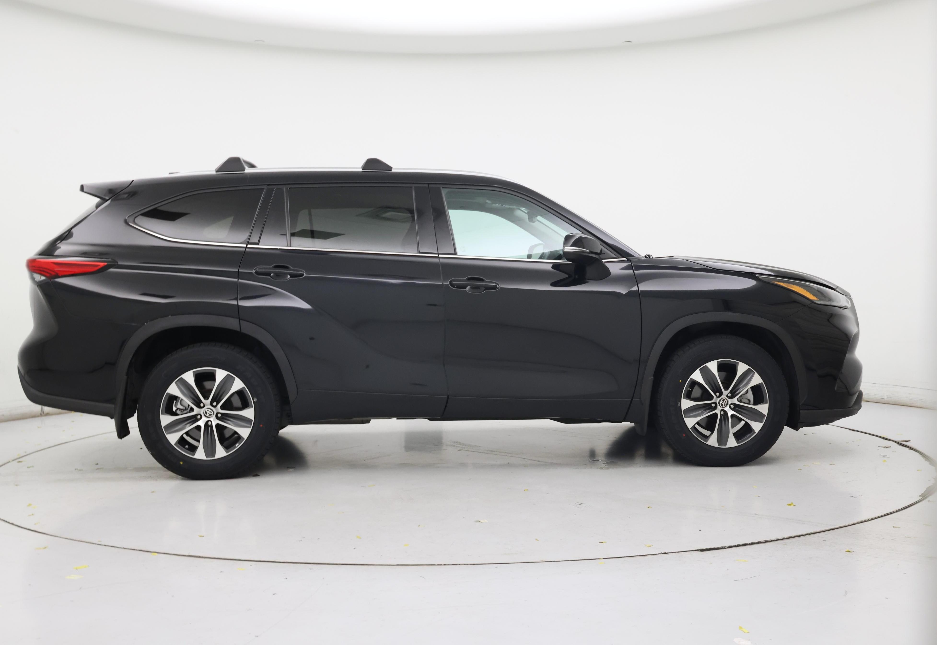 Thumbnail: 2021 Toyota Highlander - 7