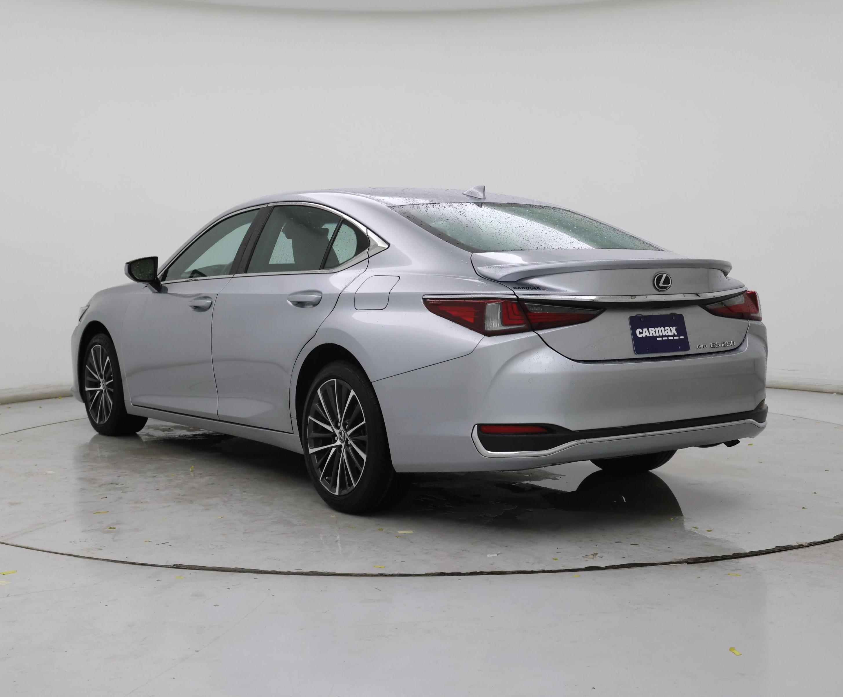 Thumbnail: 2022 Lexus ES - 2