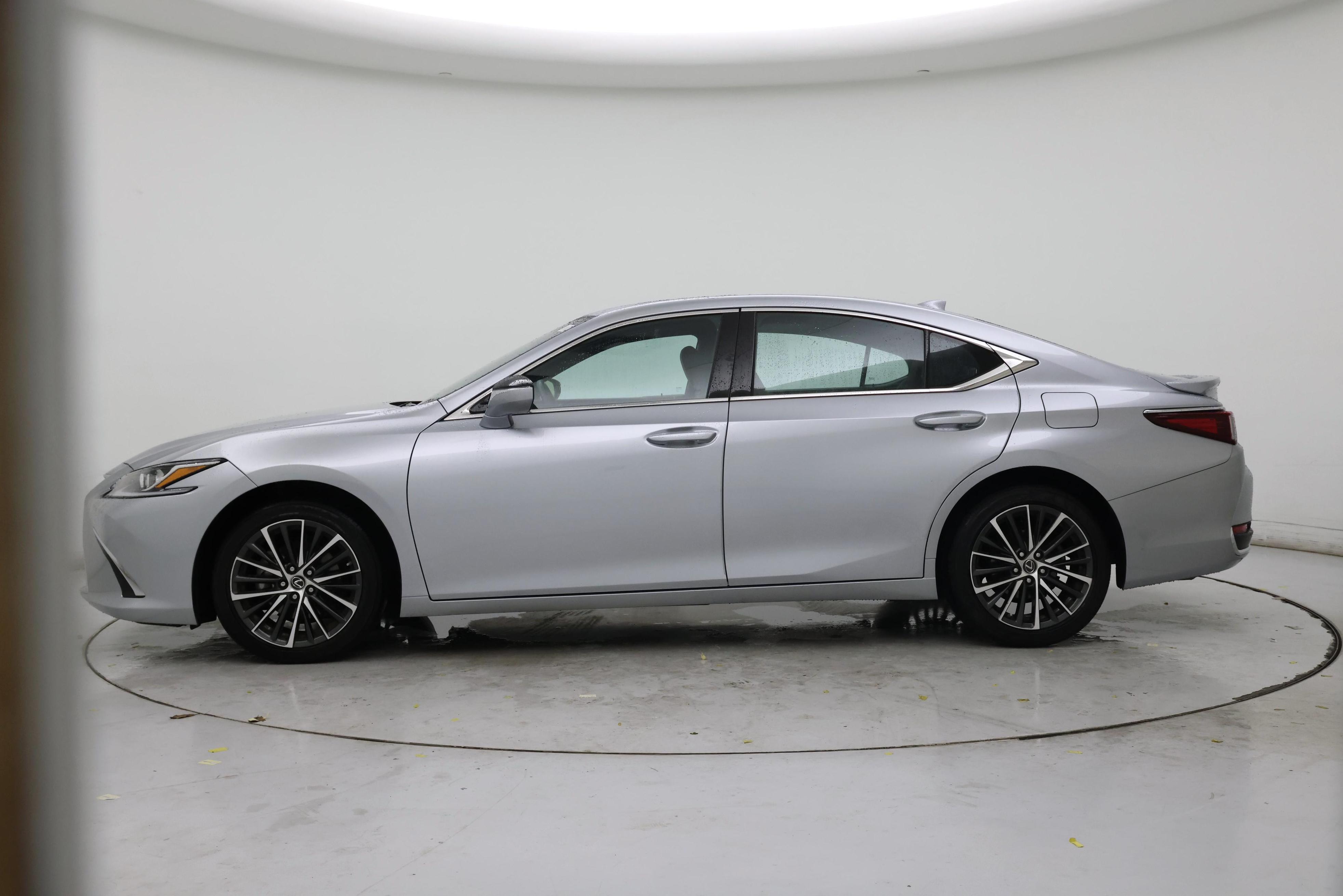 Thumbnail: 2022 Lexus ES - 3