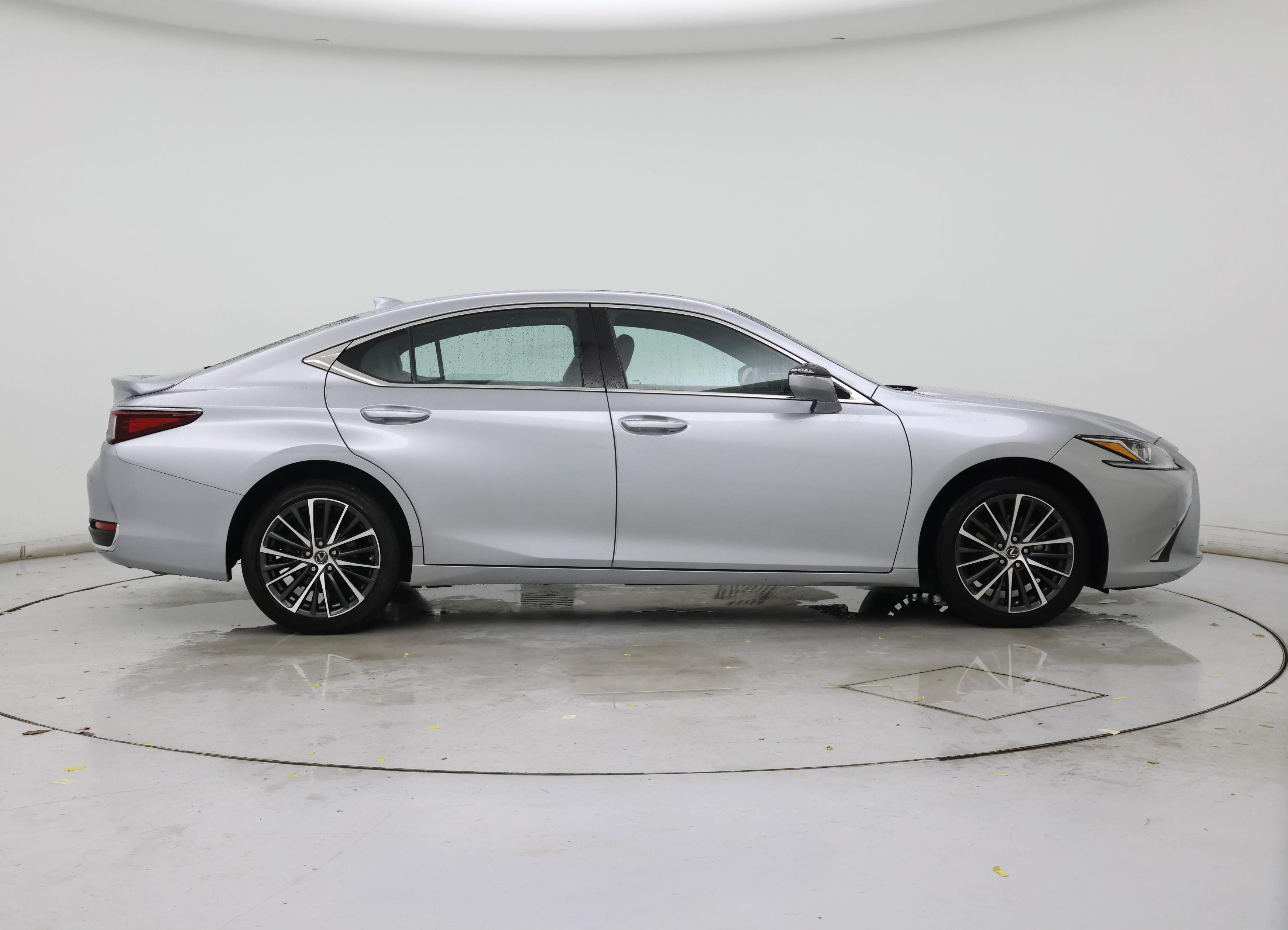 Thumbnail: 2022 Lexus ES - 7
