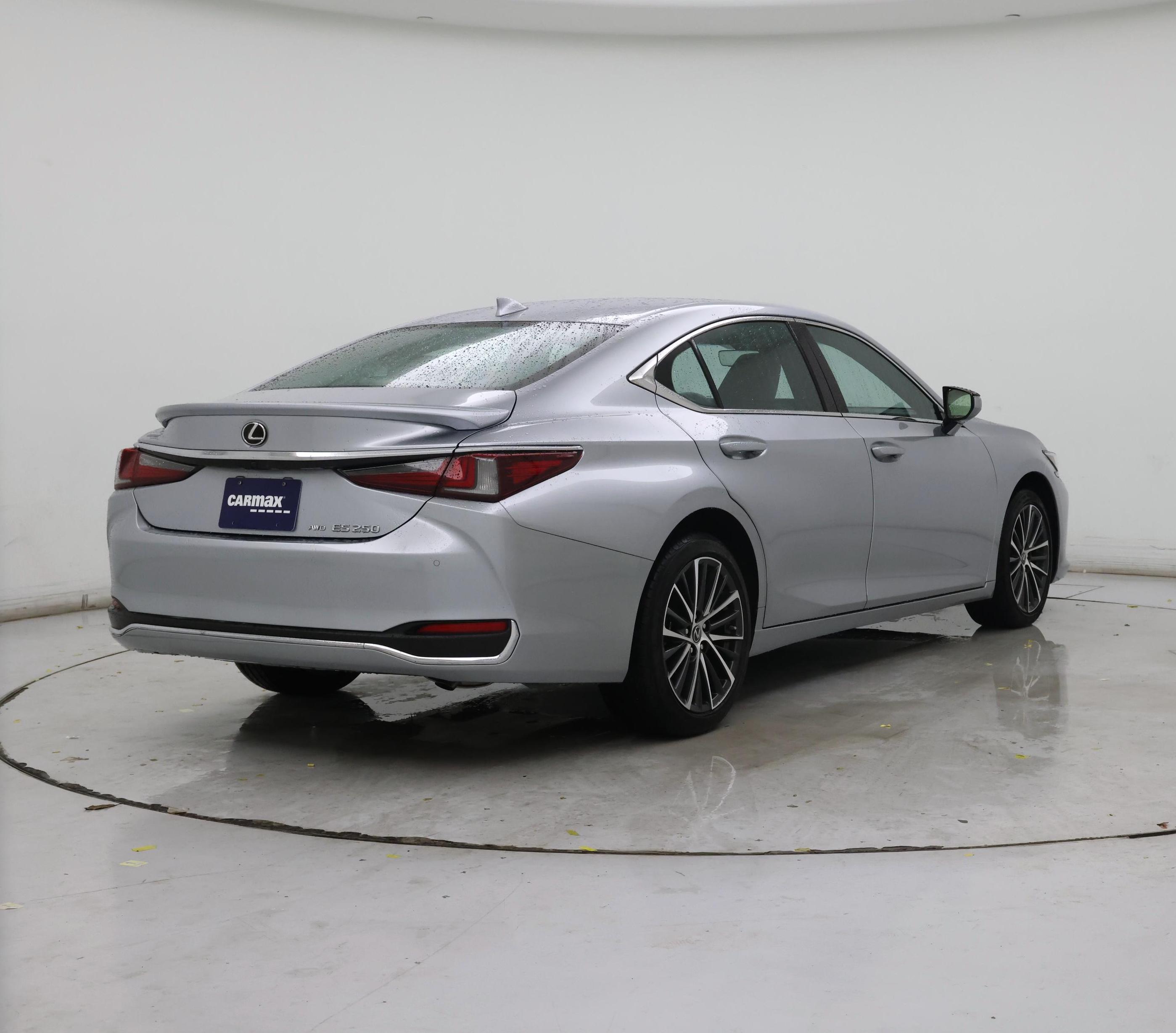Thumbnail: 2022 Lexus ES - 8