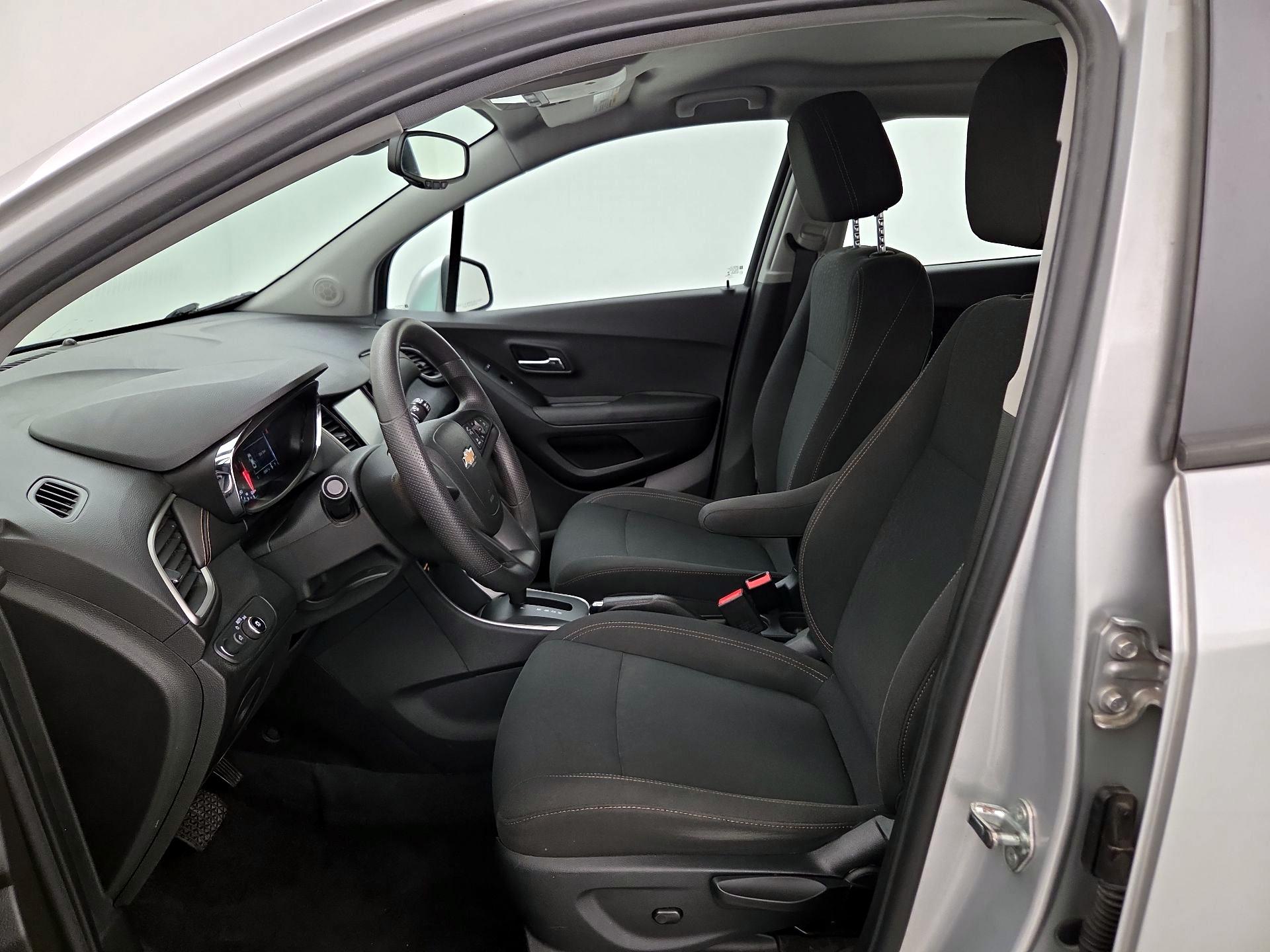 Thumbnail: 2017 Chevrolet Trax - 11