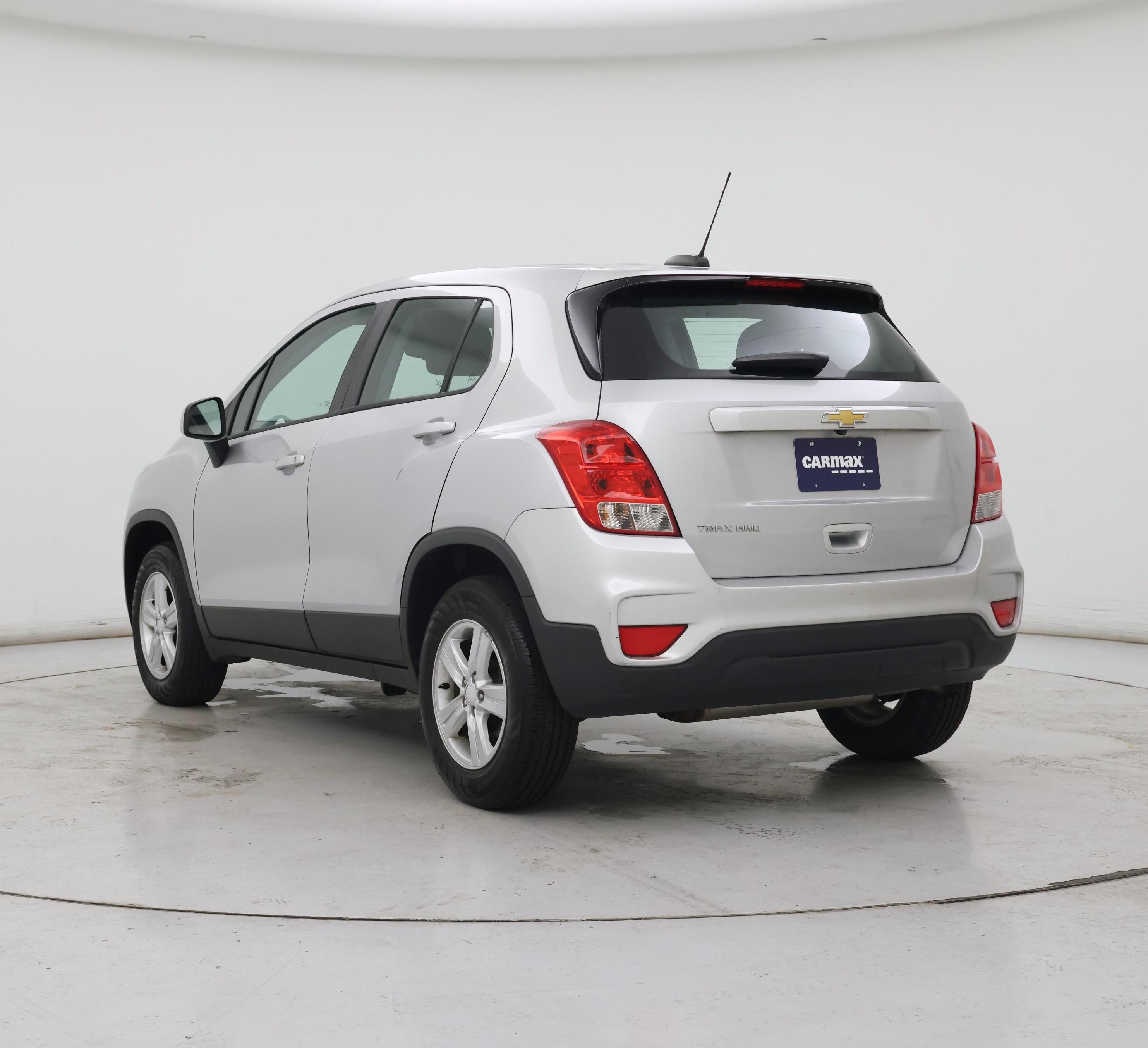 Thumbnail: 2017 Chevrolet Trax - 2