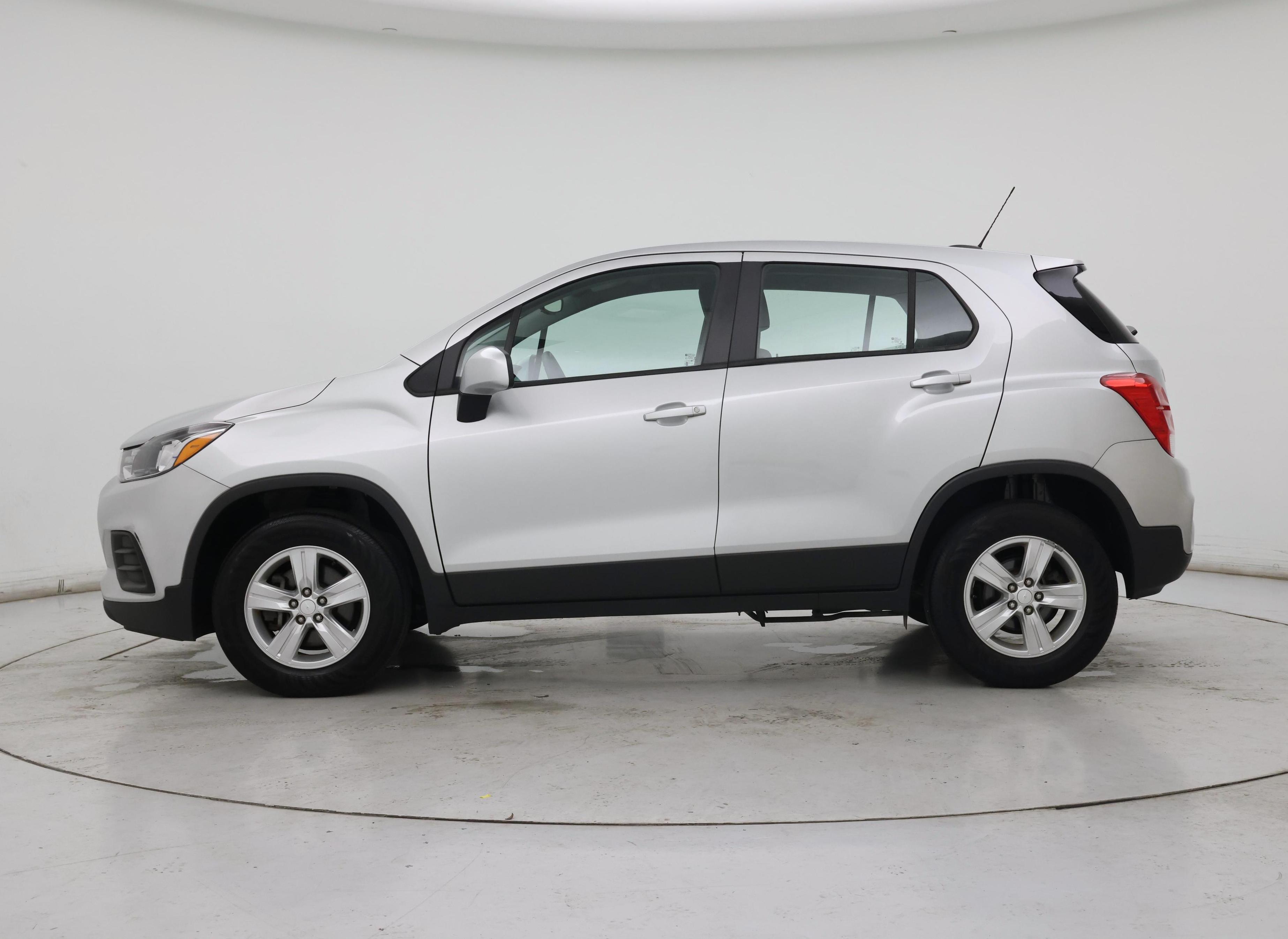 Thumbnail: 2017 Chevrolet Trax - 3