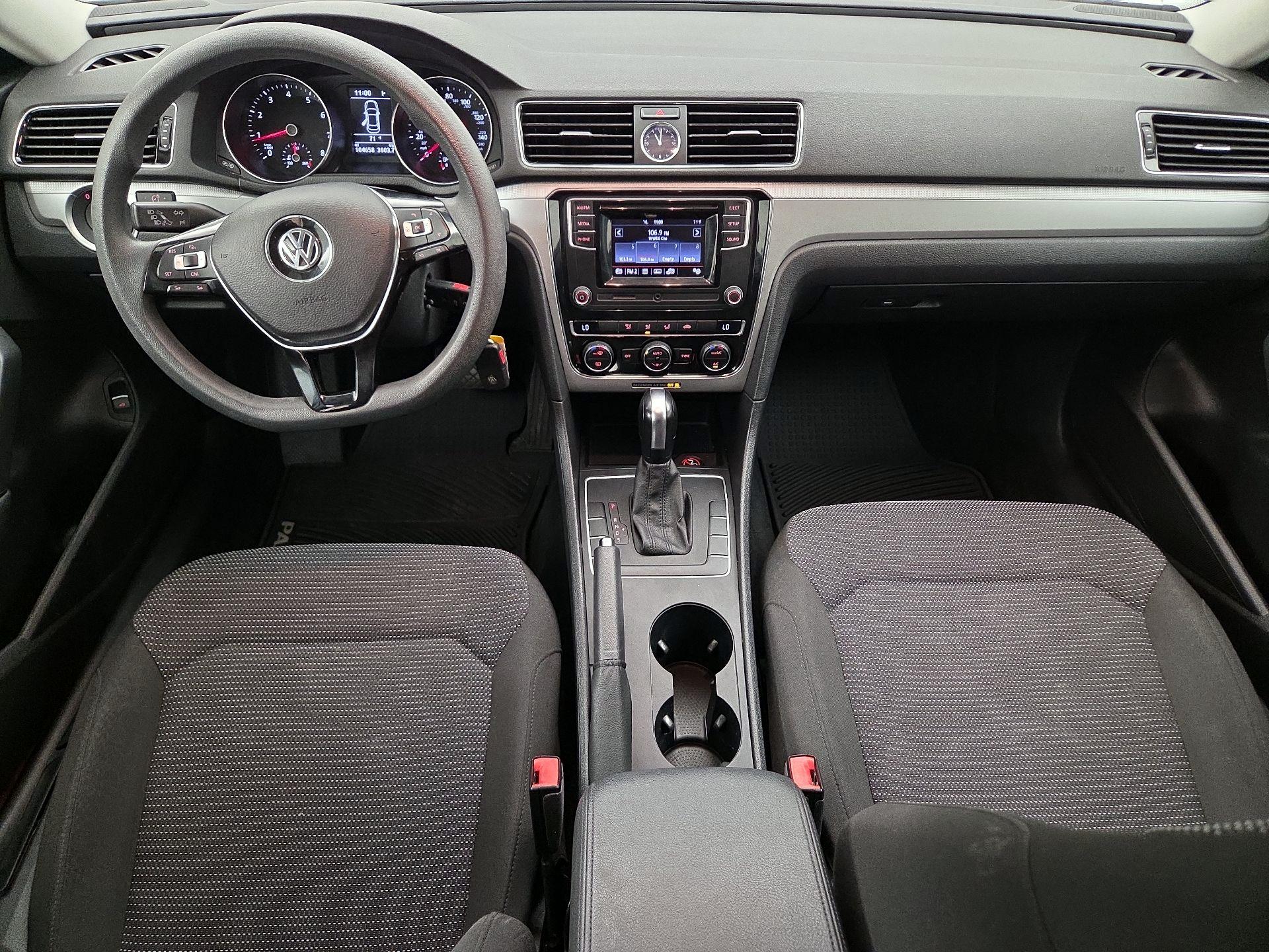 Thumbnail: 2016 Volkswagen Passat - 9