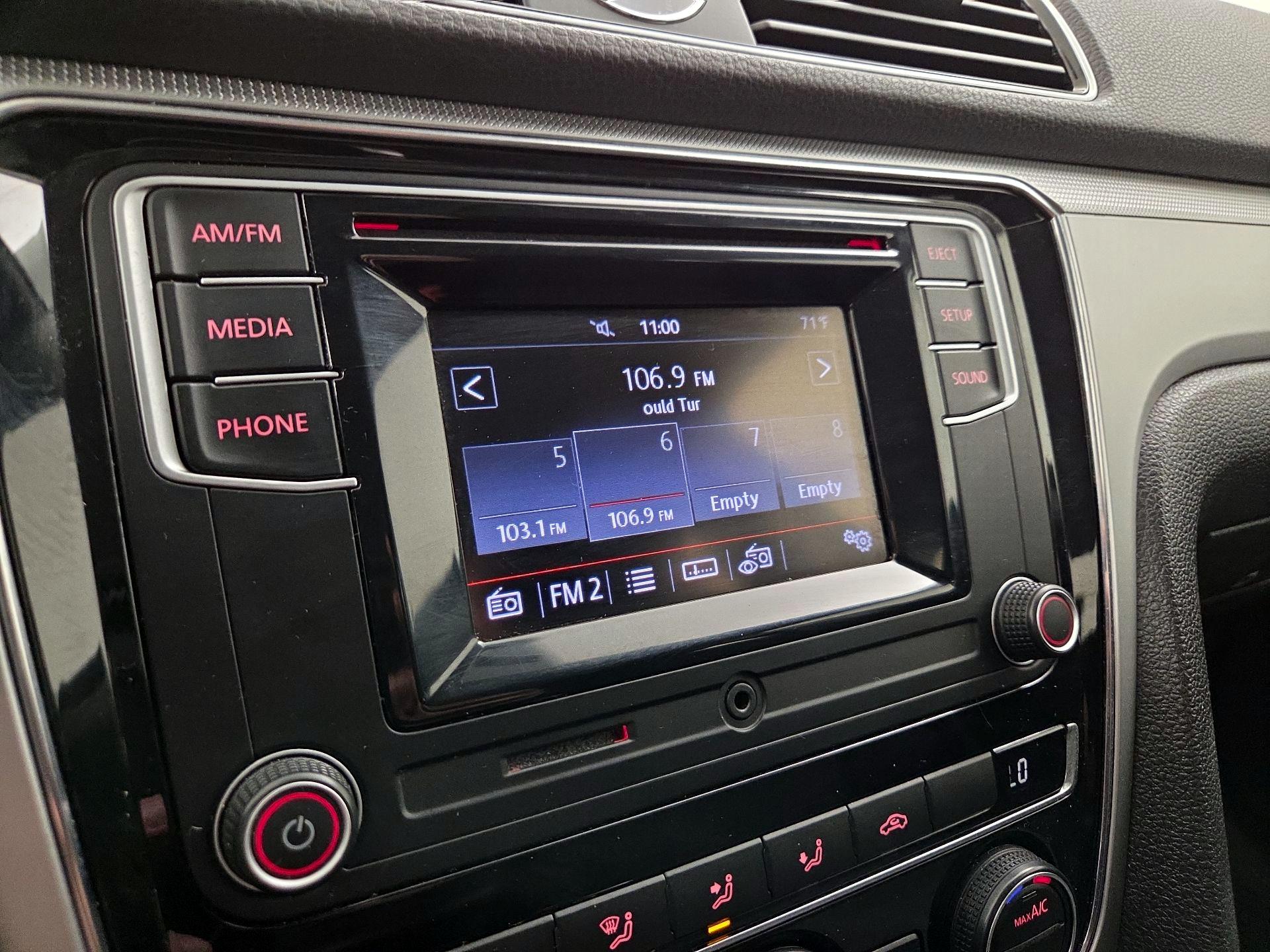 Thumbnail: 2016 Volkswagen Passat - 15