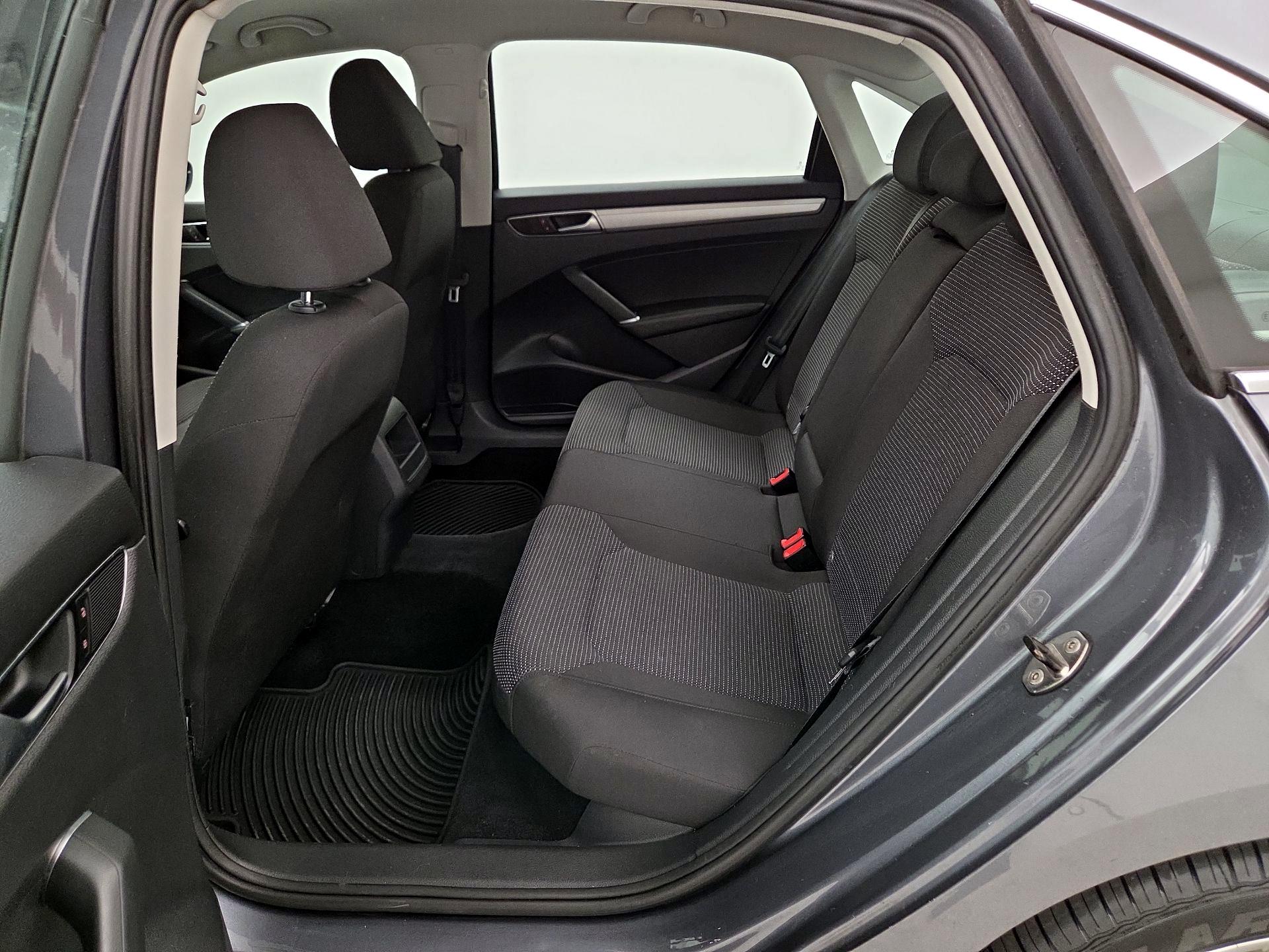 Thumbnail: 2016 Volkswagen Passat - 19