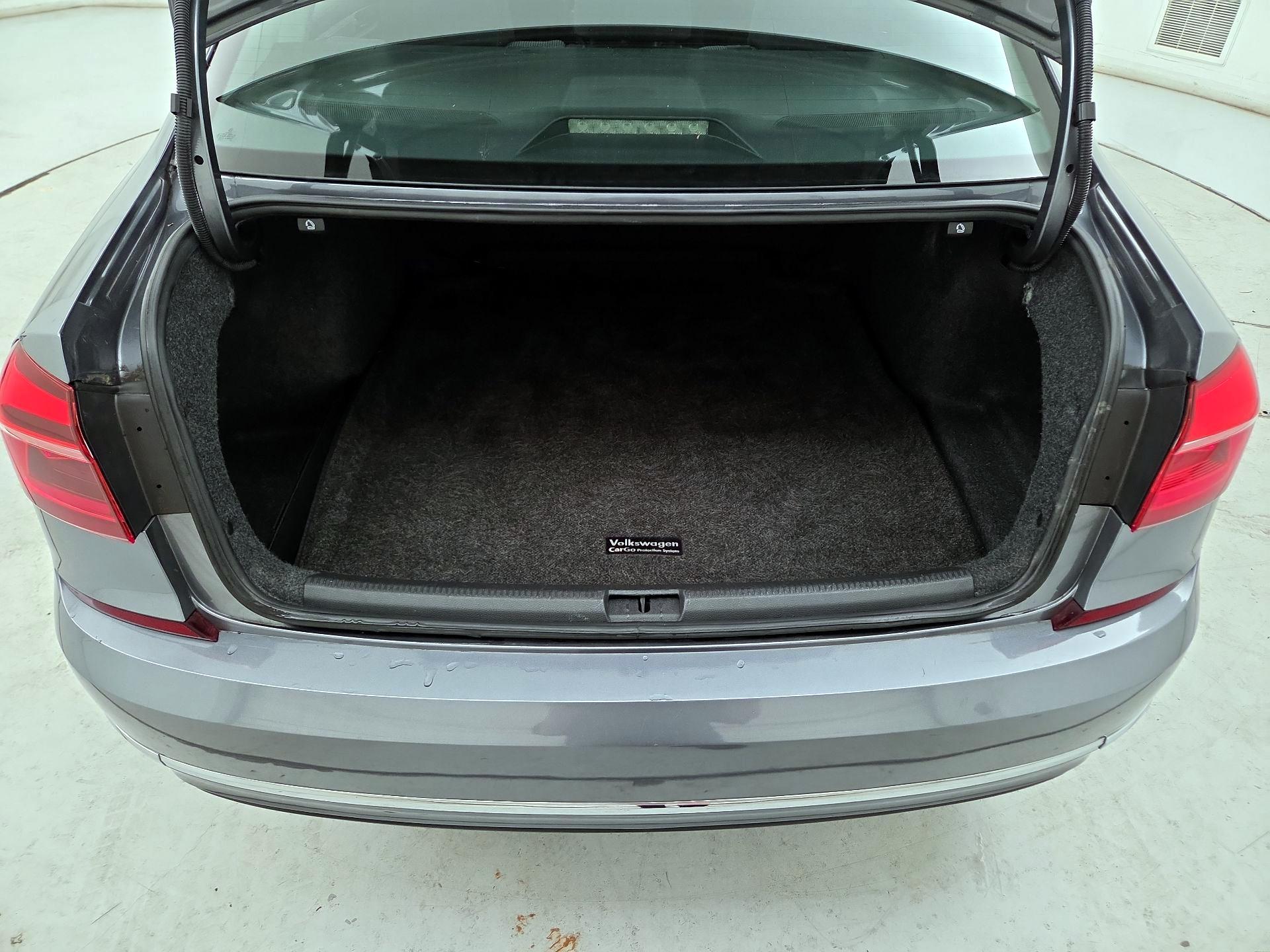 Thumbnail: 2016 Volkswagen Passat - 20