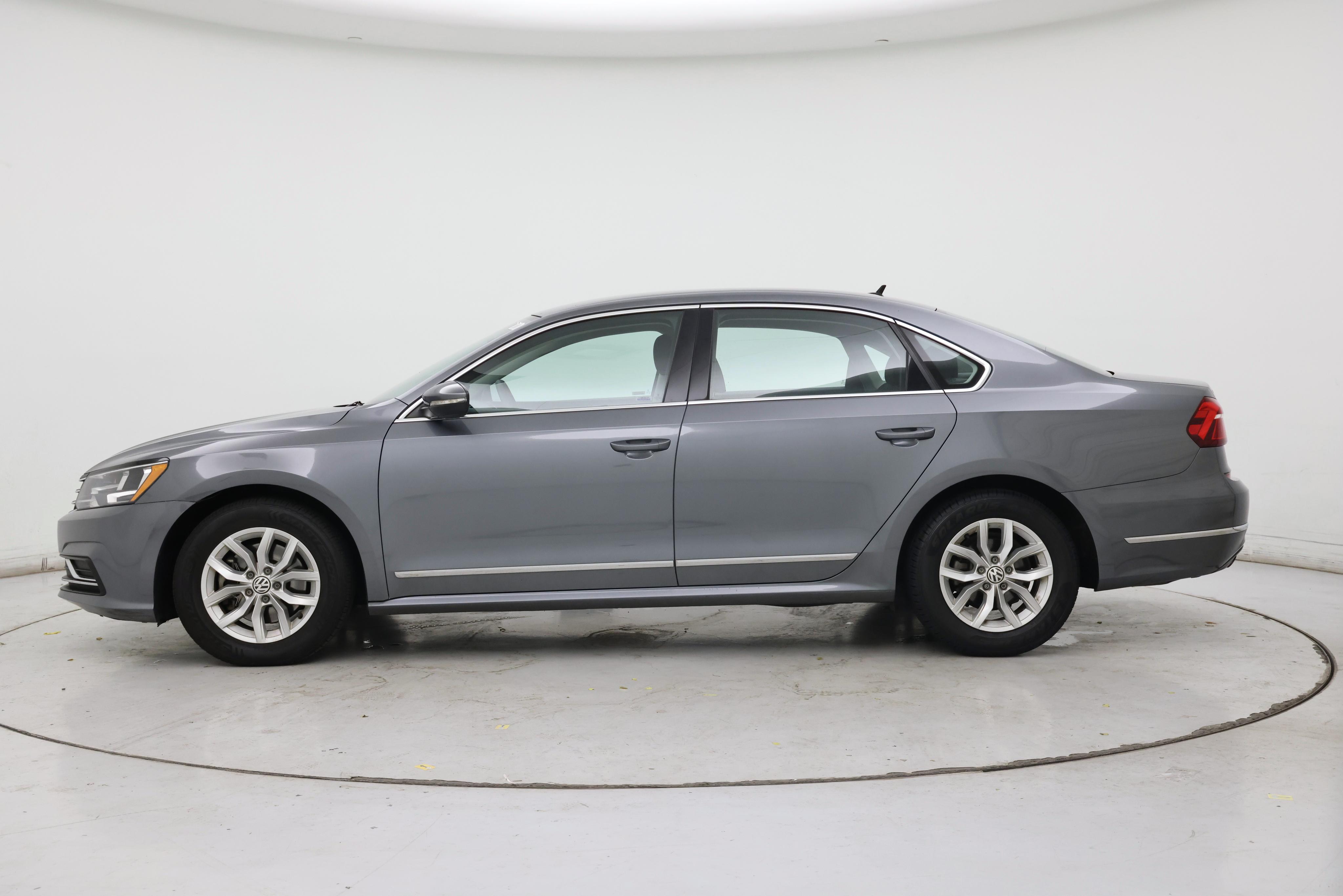 Thumbnail: 2016 Volkswagen Passat - 3