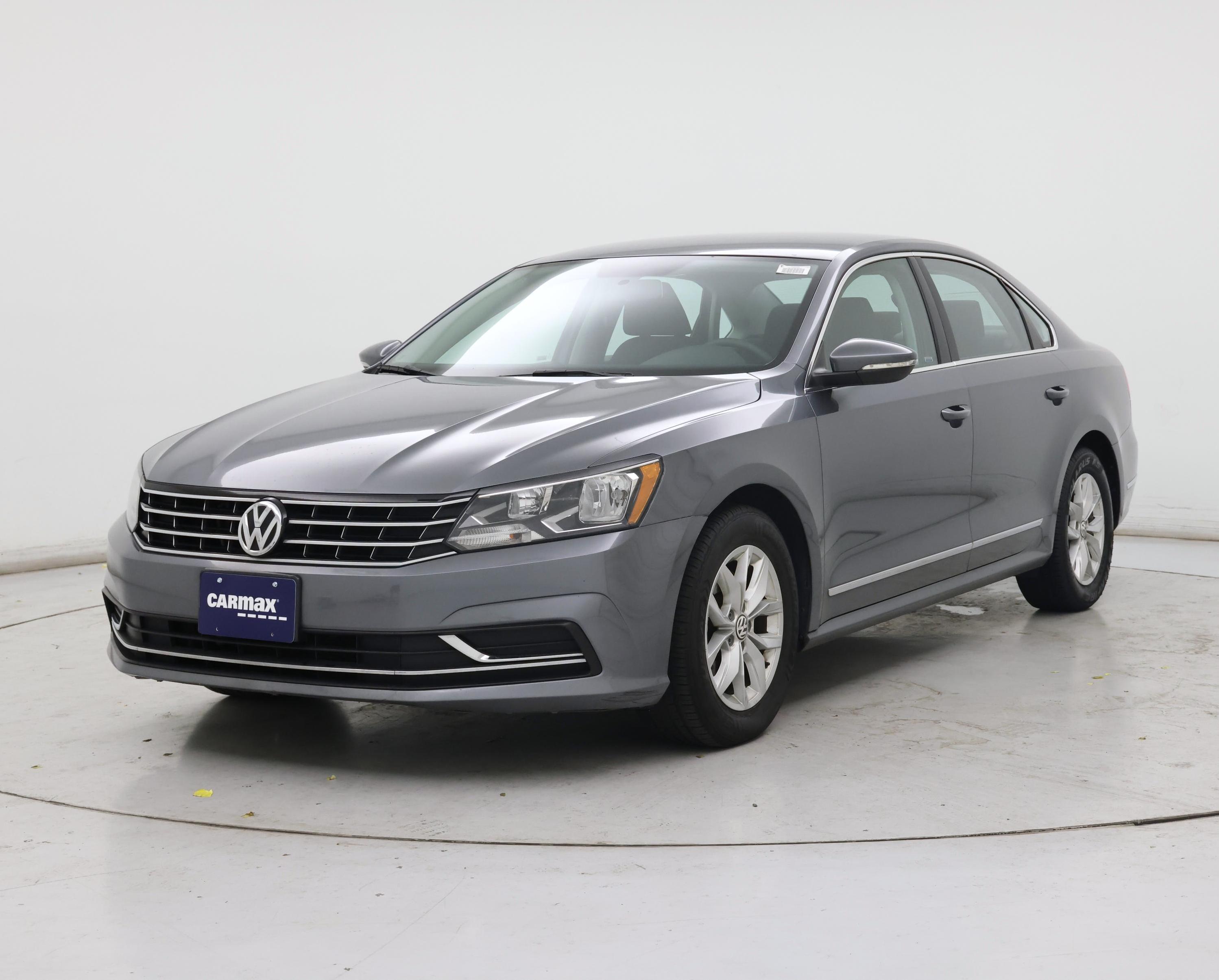 Thumbnail: 2016 Volkswagen Passat - 4