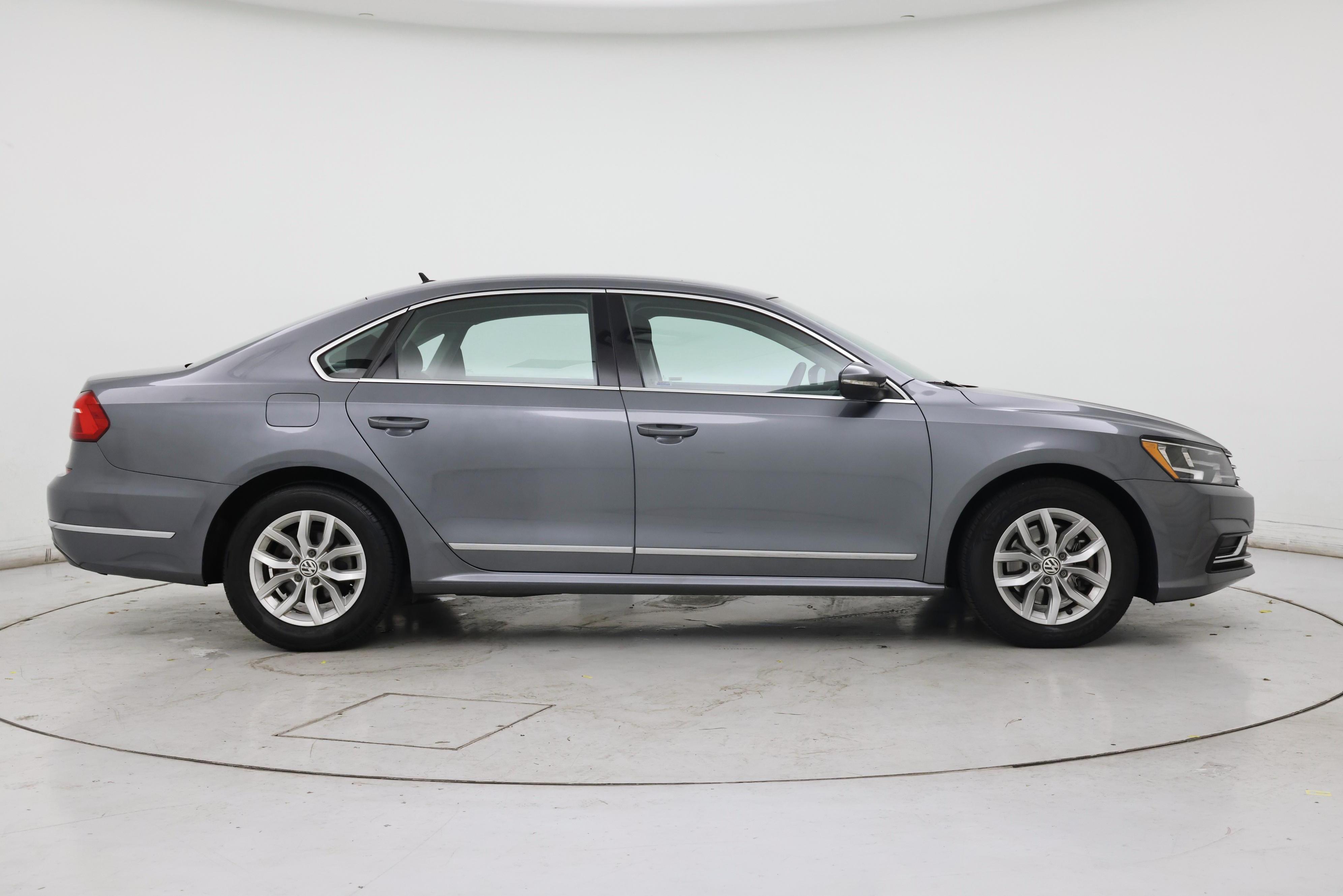 Thumbnail: 2016 Volkswagen Passat - 7