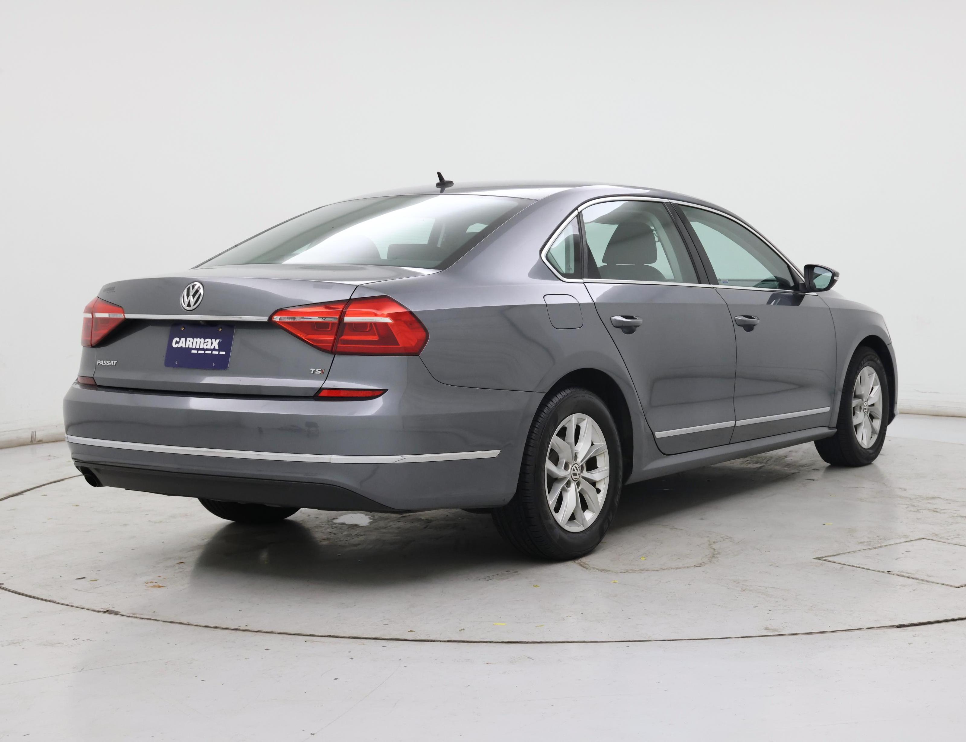 Thumbnail: 2016 Volkswagen Passat - 8