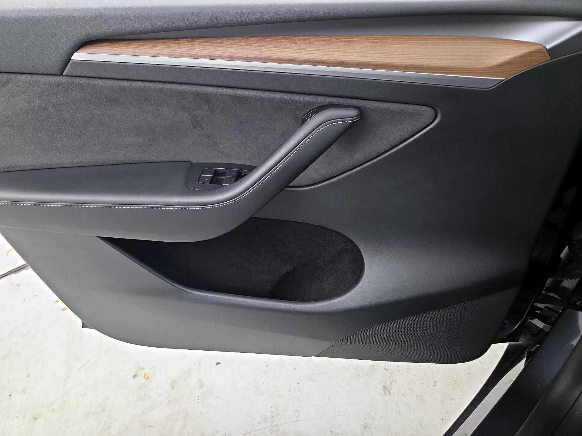 Thumbnail: 2023 Tesla Model Y - 12