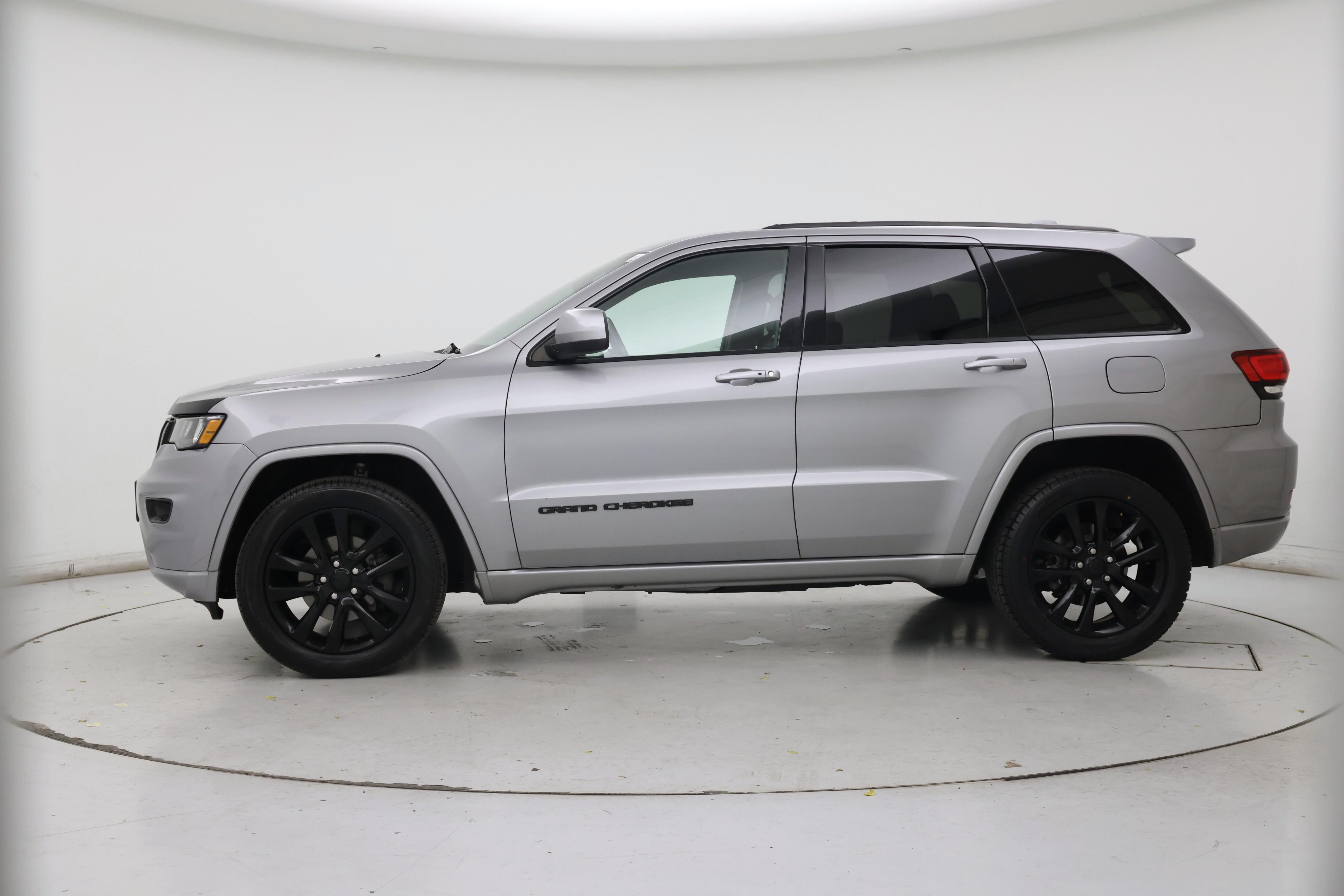 Thumbnail: 2018 Jeep Grand Cherokee - 3