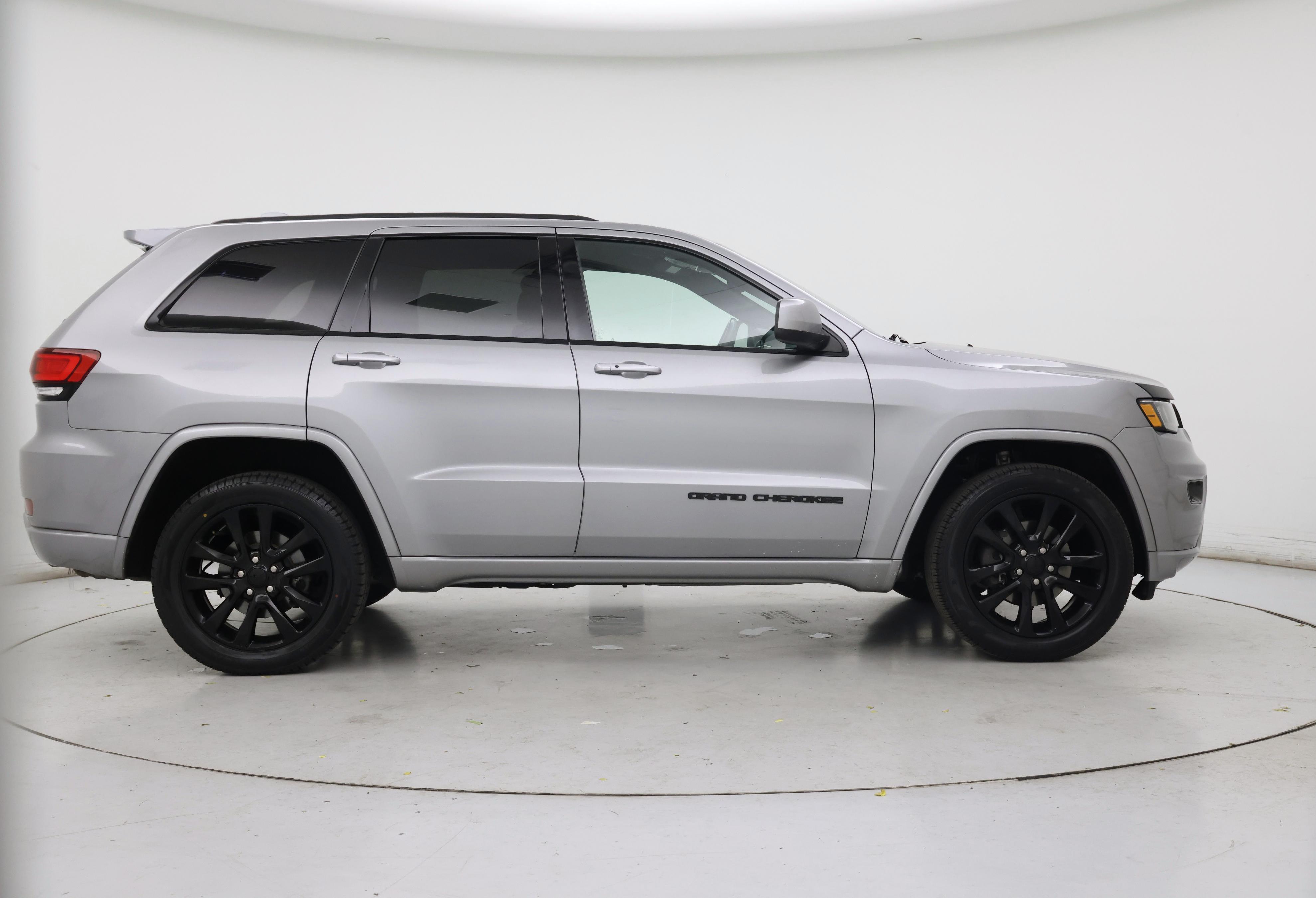 Thumbnail: 2018 Jeep Grand Cherokee - 7