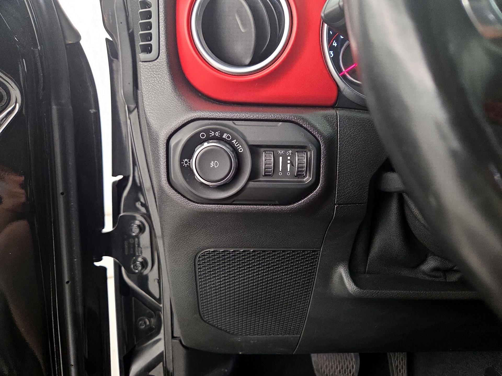 Thumbnail: 2018 Jeep Wrangler - 13