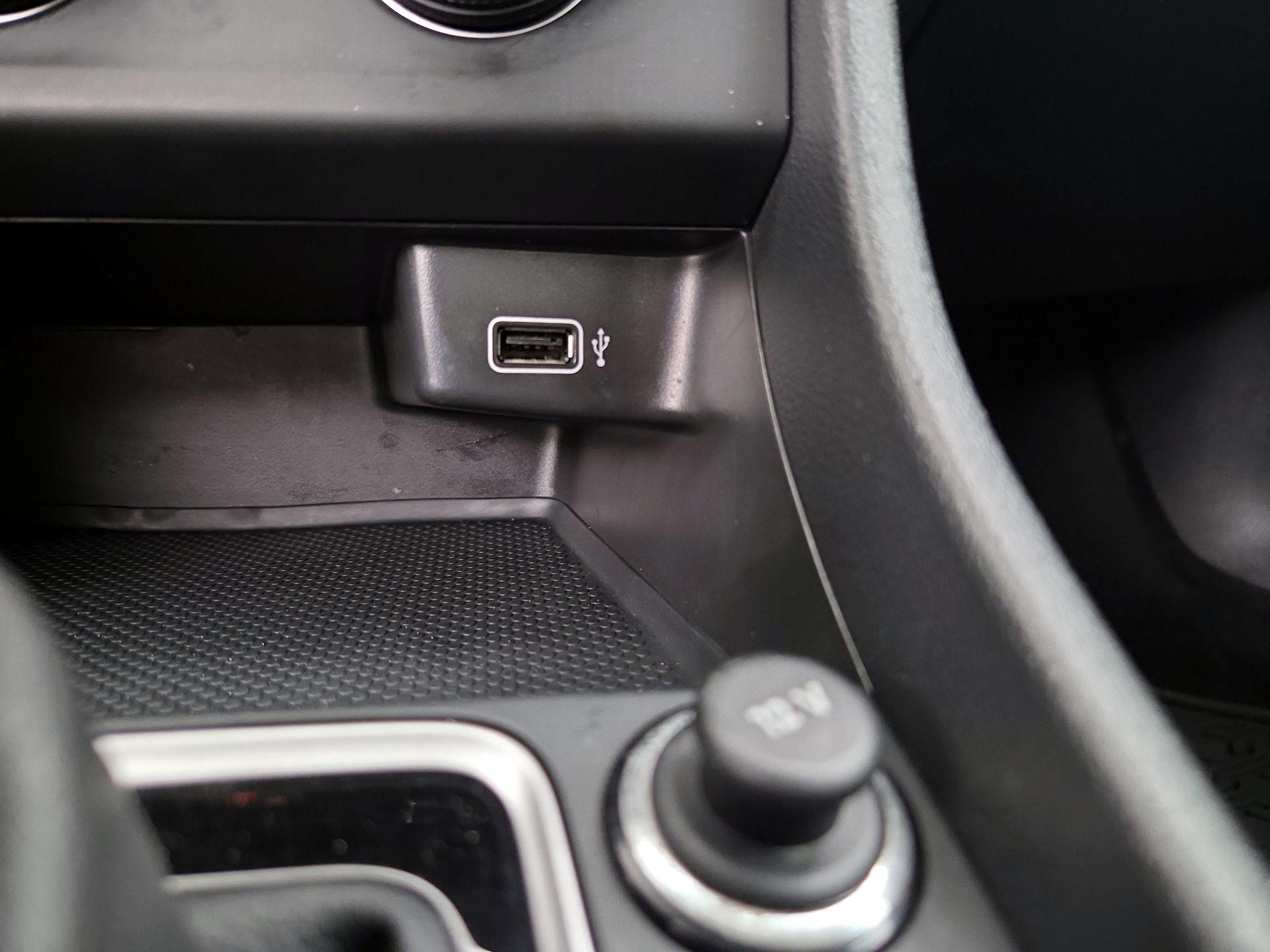 Thumbnail: 2019 Volkswagen Jetta - 18