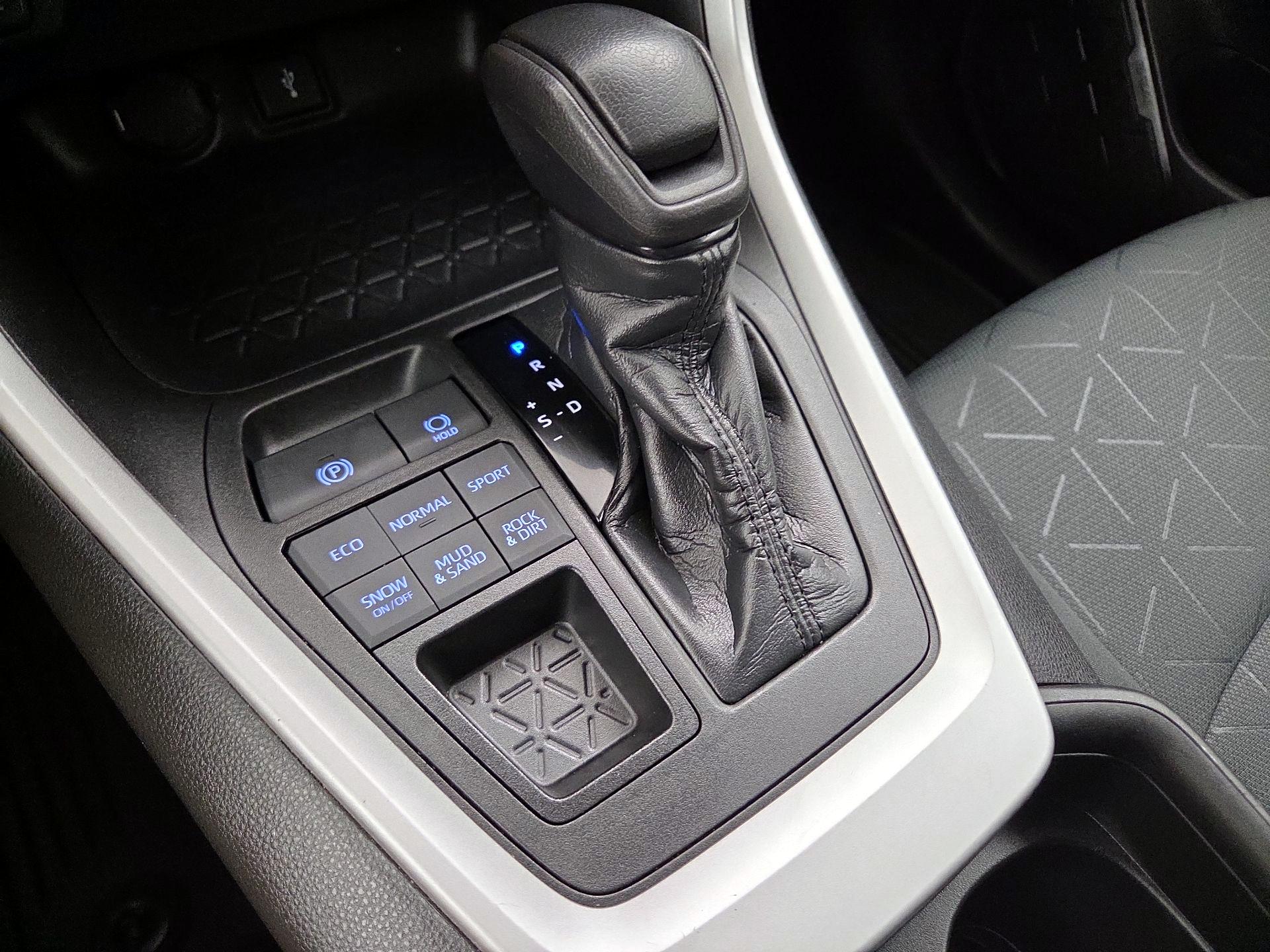 Thumbnail: 2021 Toyota RAV4 - 17