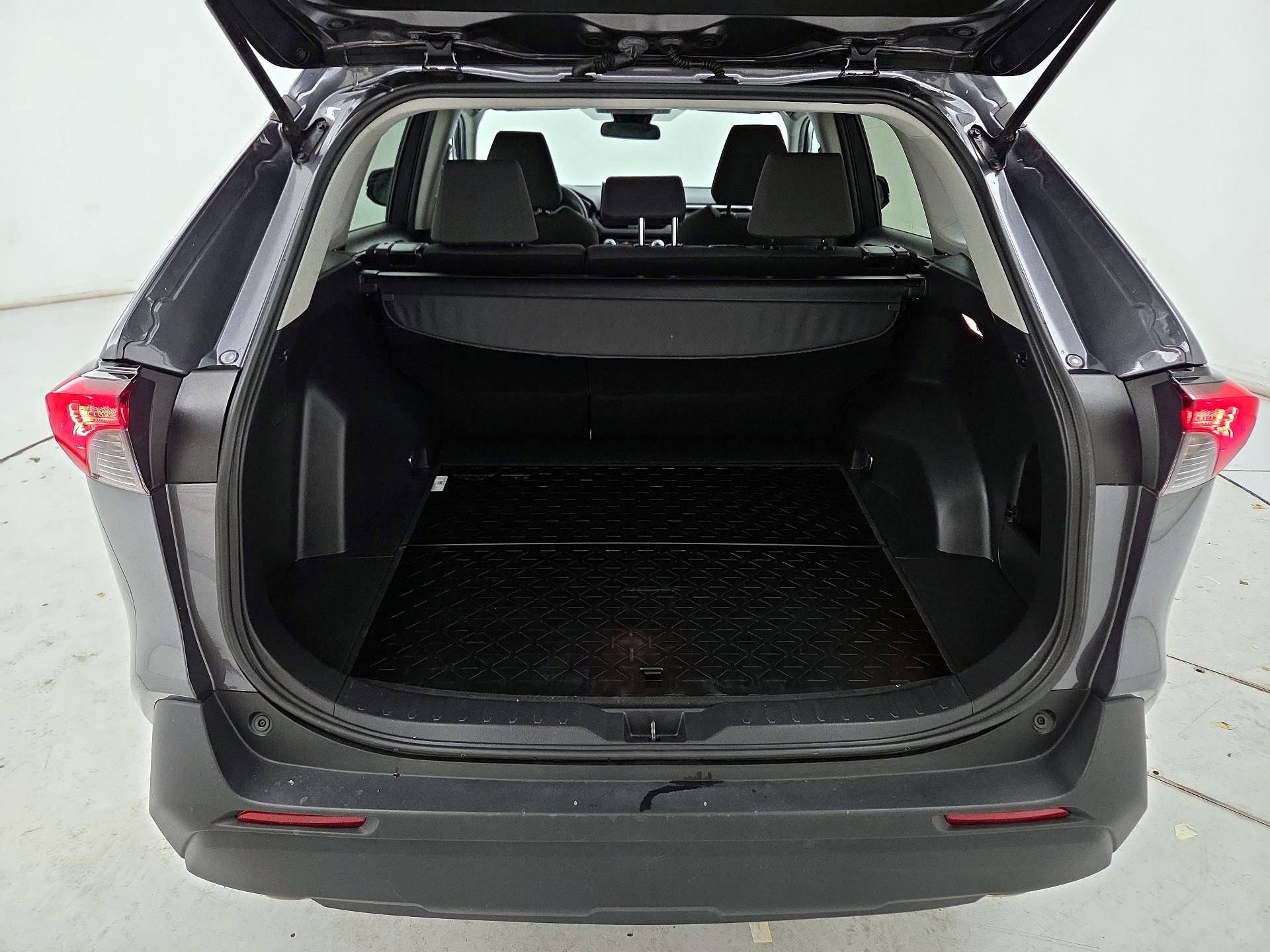 Thumbnail: 2021 Toyota RAV4 - 20