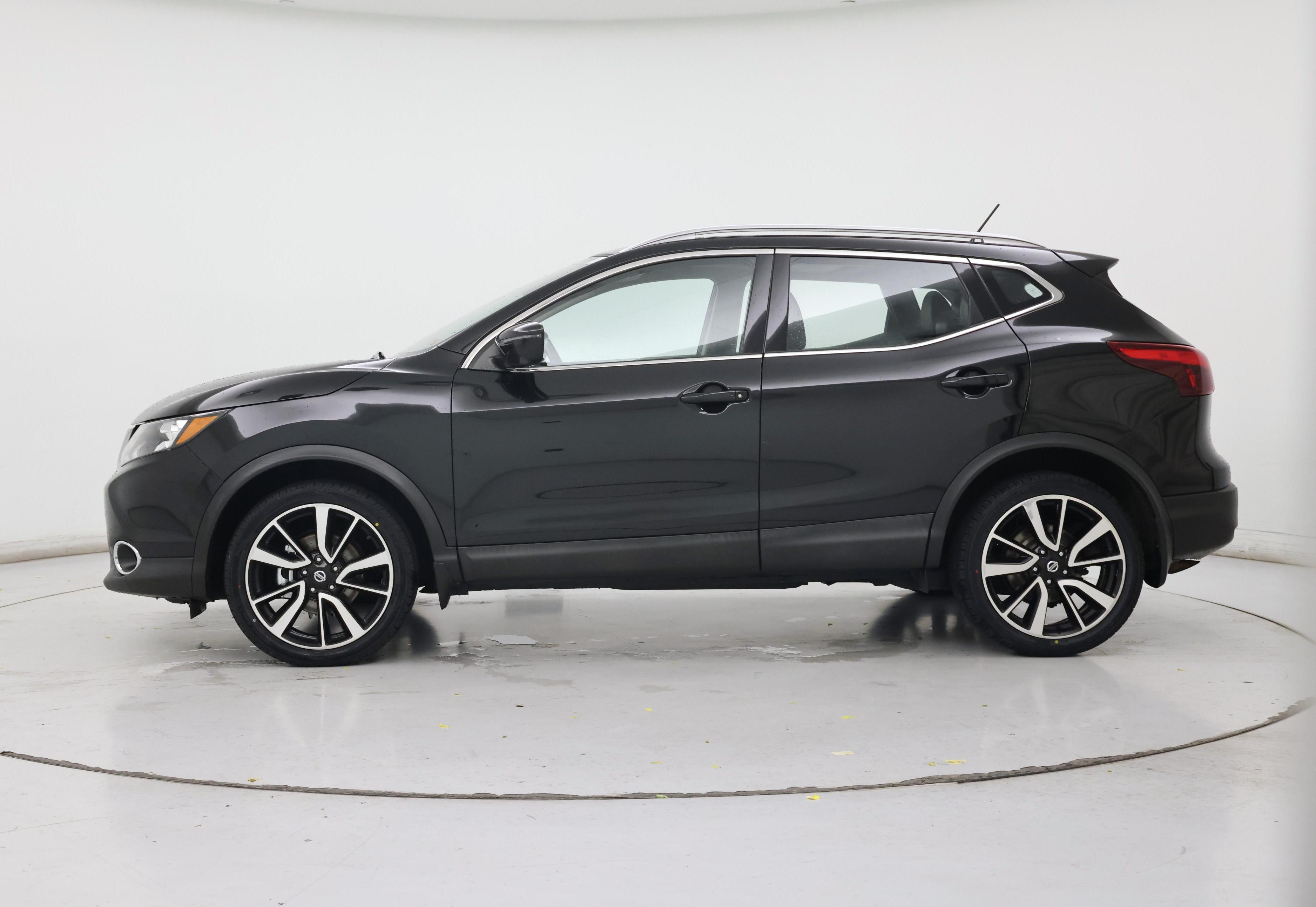Thumbnail: 2018 Nissan Rogue Sport - 3