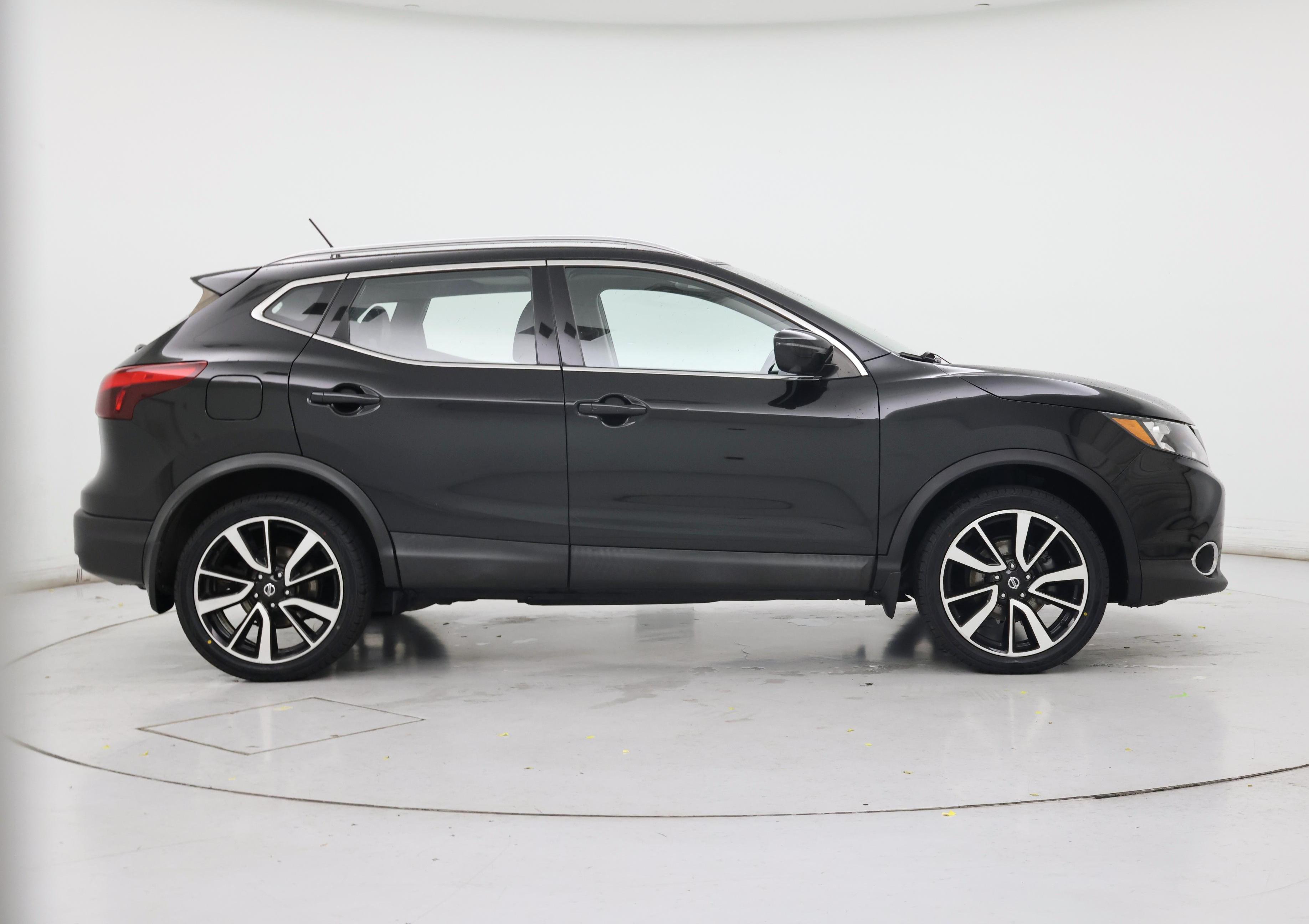 Thumbnail: 2018 Nissan Rogue Sport - 7