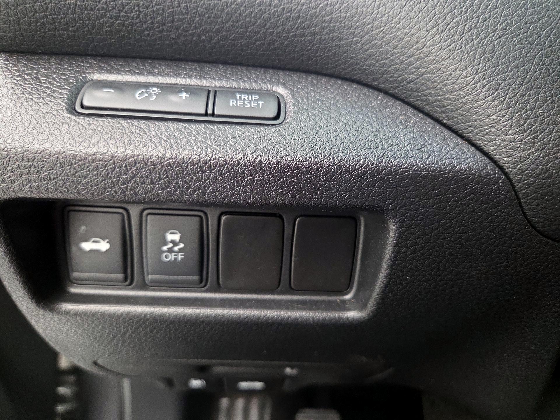 Thumbnail: 2015 Nissan Altima - 13