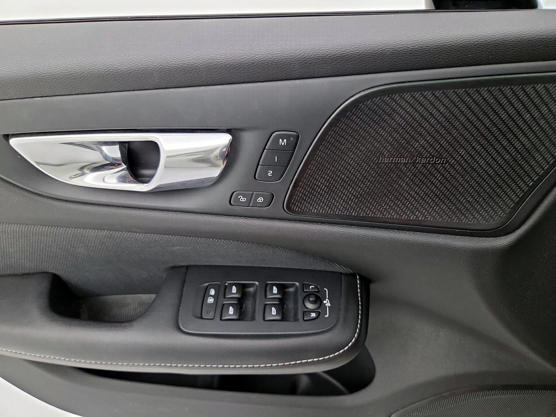 Thumbnail: 2019 Volvo S60 - 12