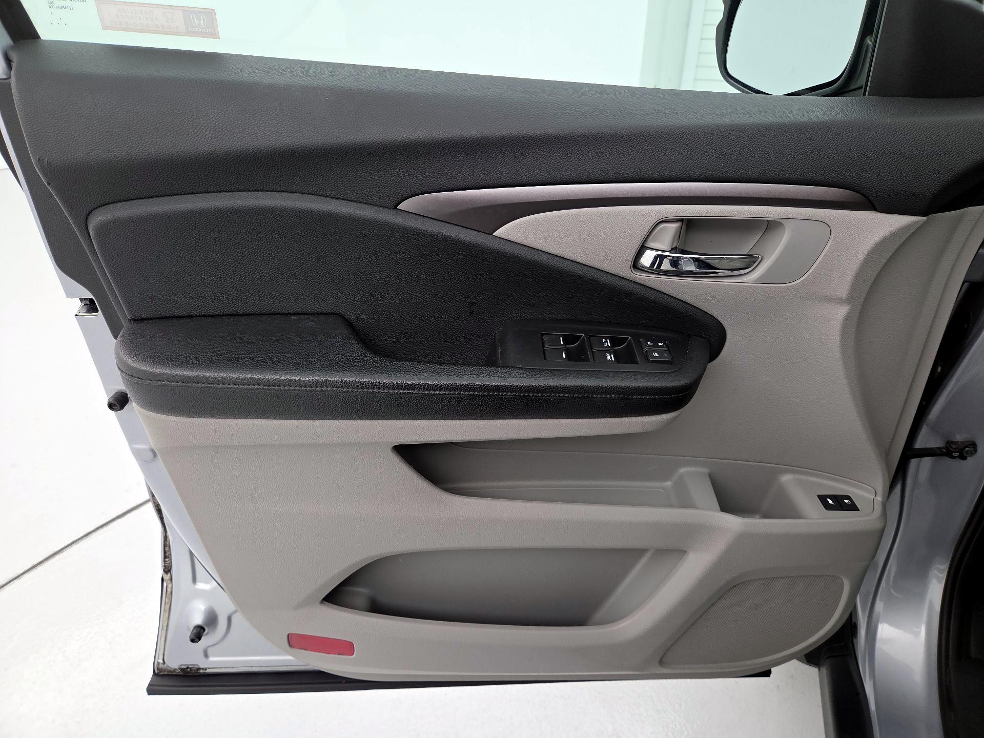 Thumbnail: 2018 Honda Pilot - 12