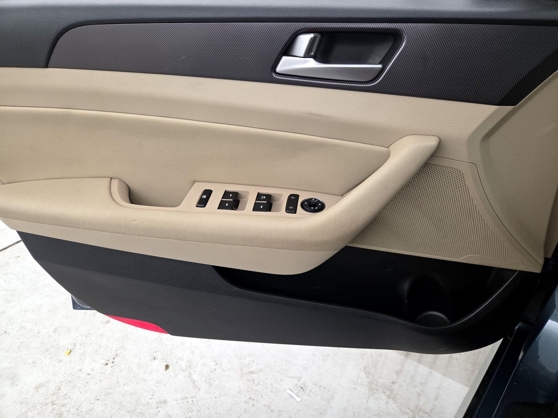 Thumbnail: 2016 Hyundai Sonata - 12