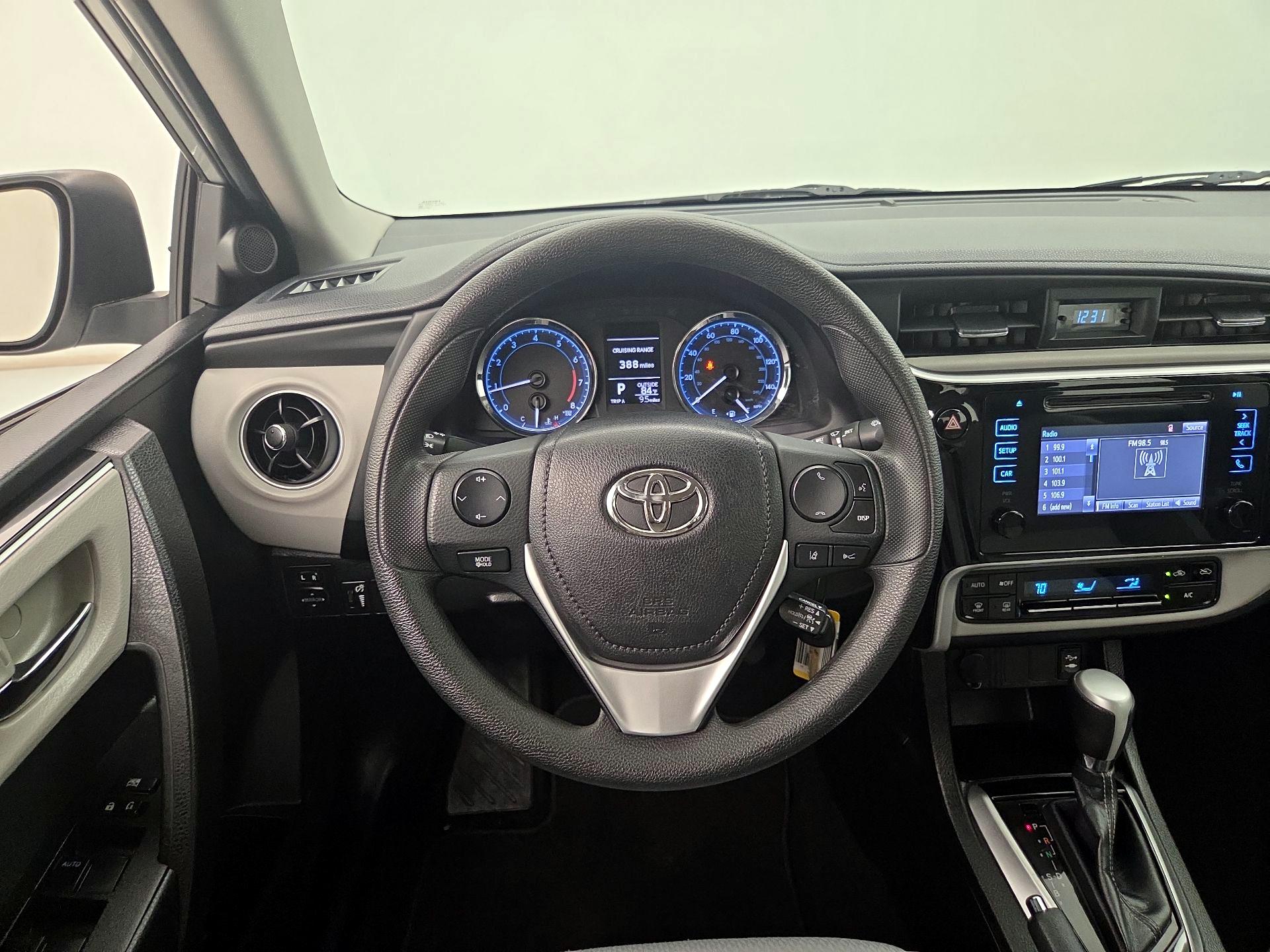 Thumbnail: 2018 Toyota Corolla - 10