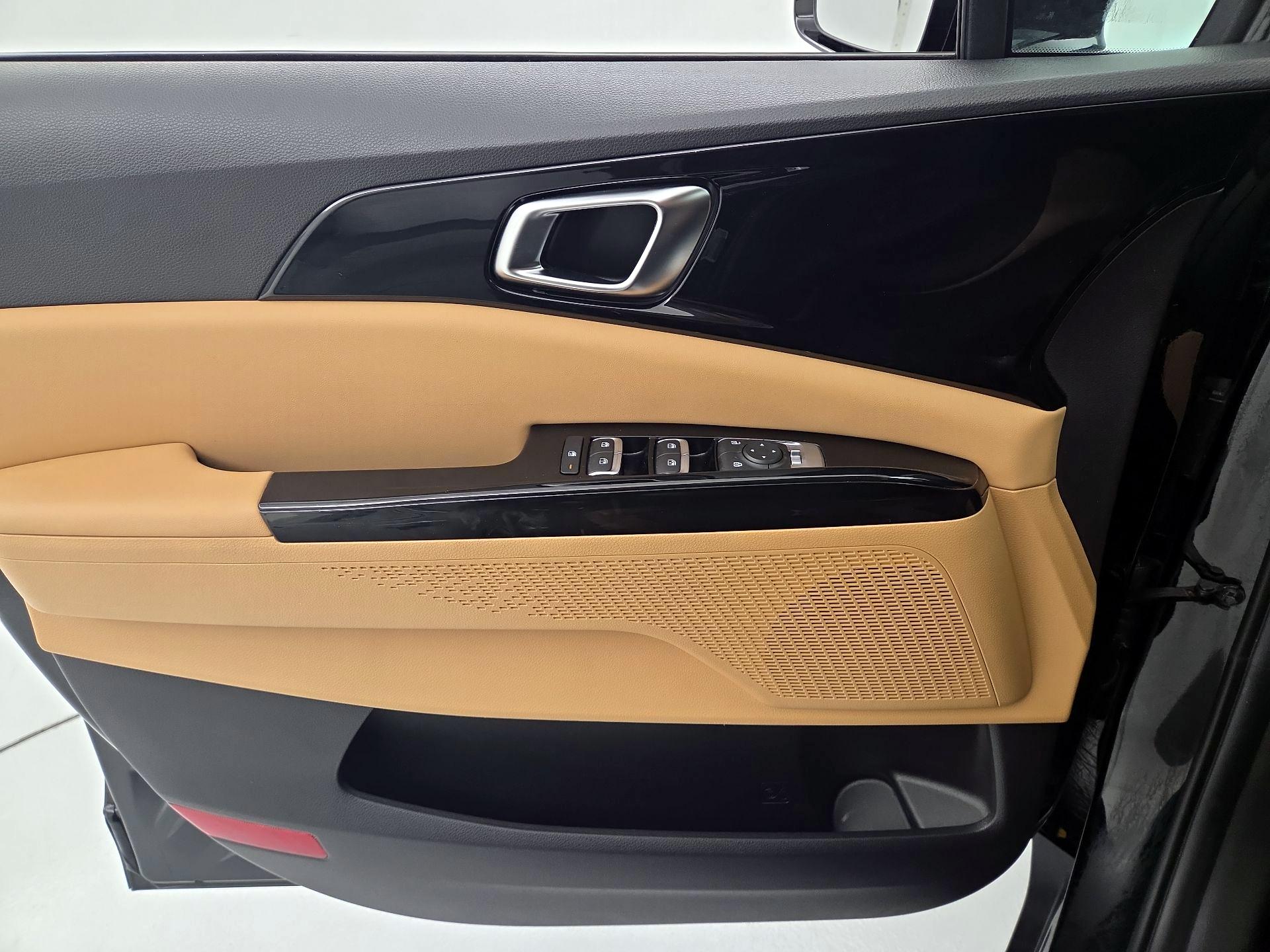 Thumbnail: 2022 Kia Carnival - 12