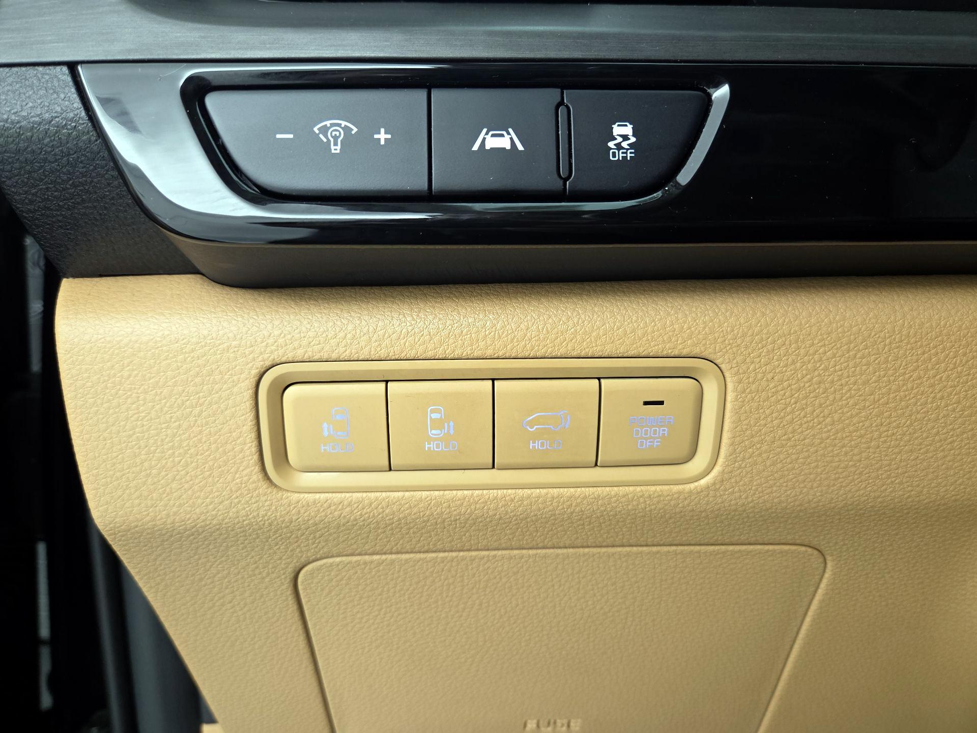Thumbnail: 2022 Kia Carnival - 13