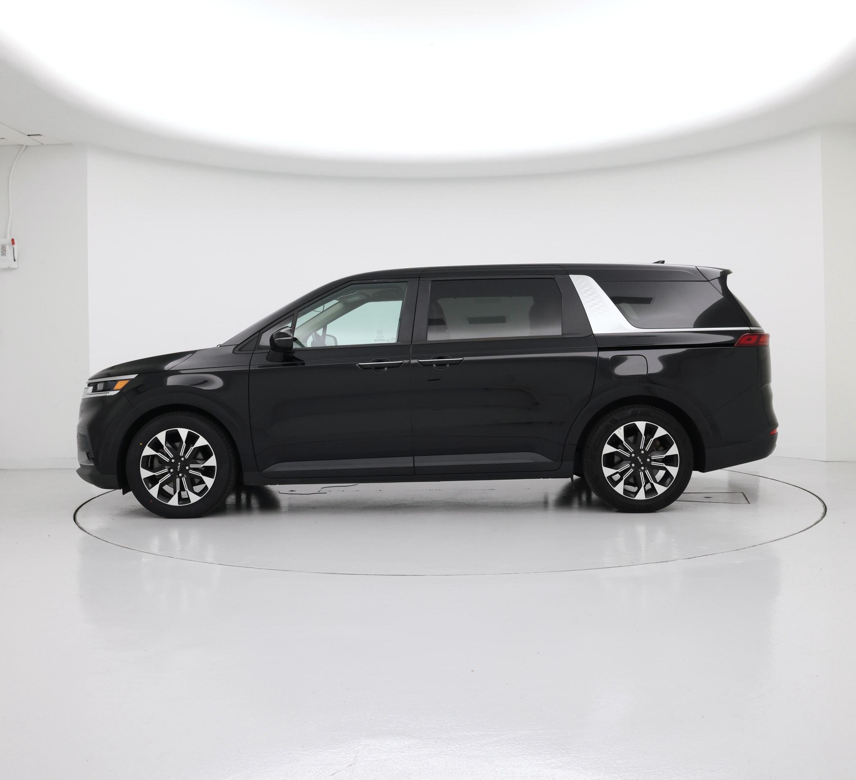 Thumbnail: 2022 Kia Carnival - 3