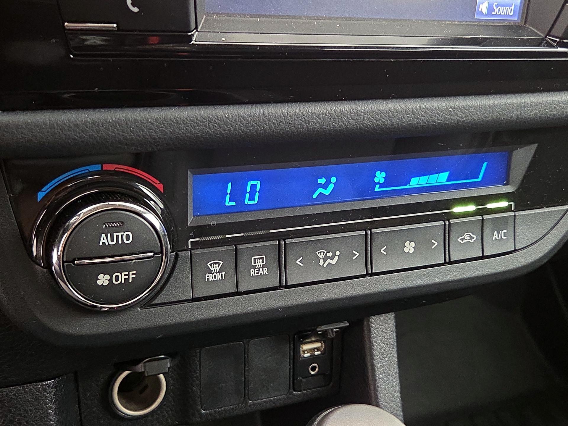 Thumbnail: 2016 Toyota Corolla - 16