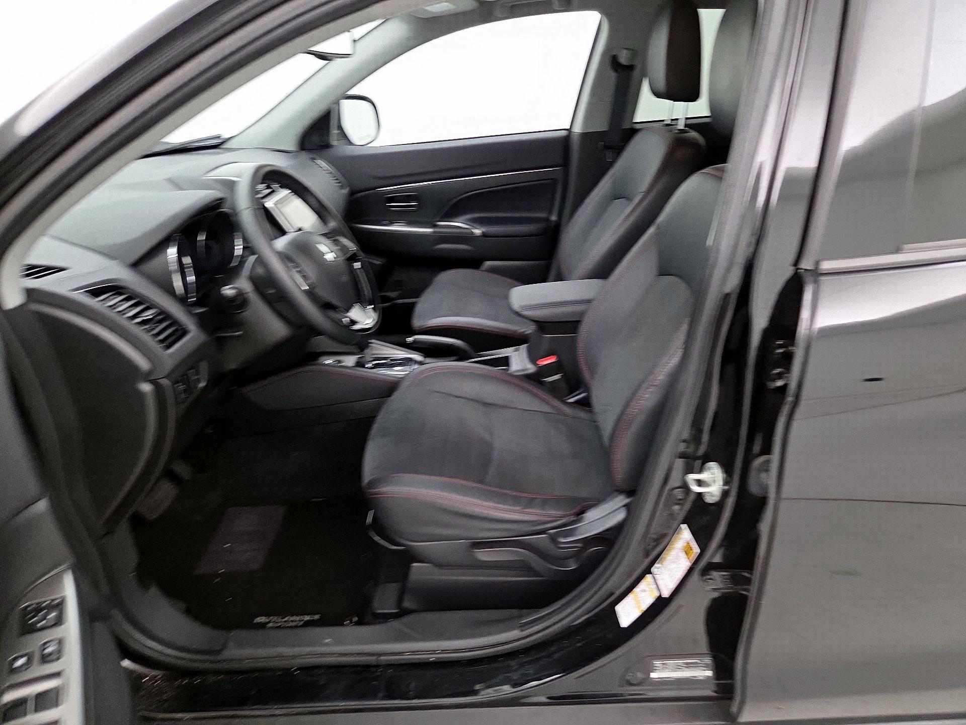Thumbnail: 2023 Mitsubishi Outlander Sport - 19
