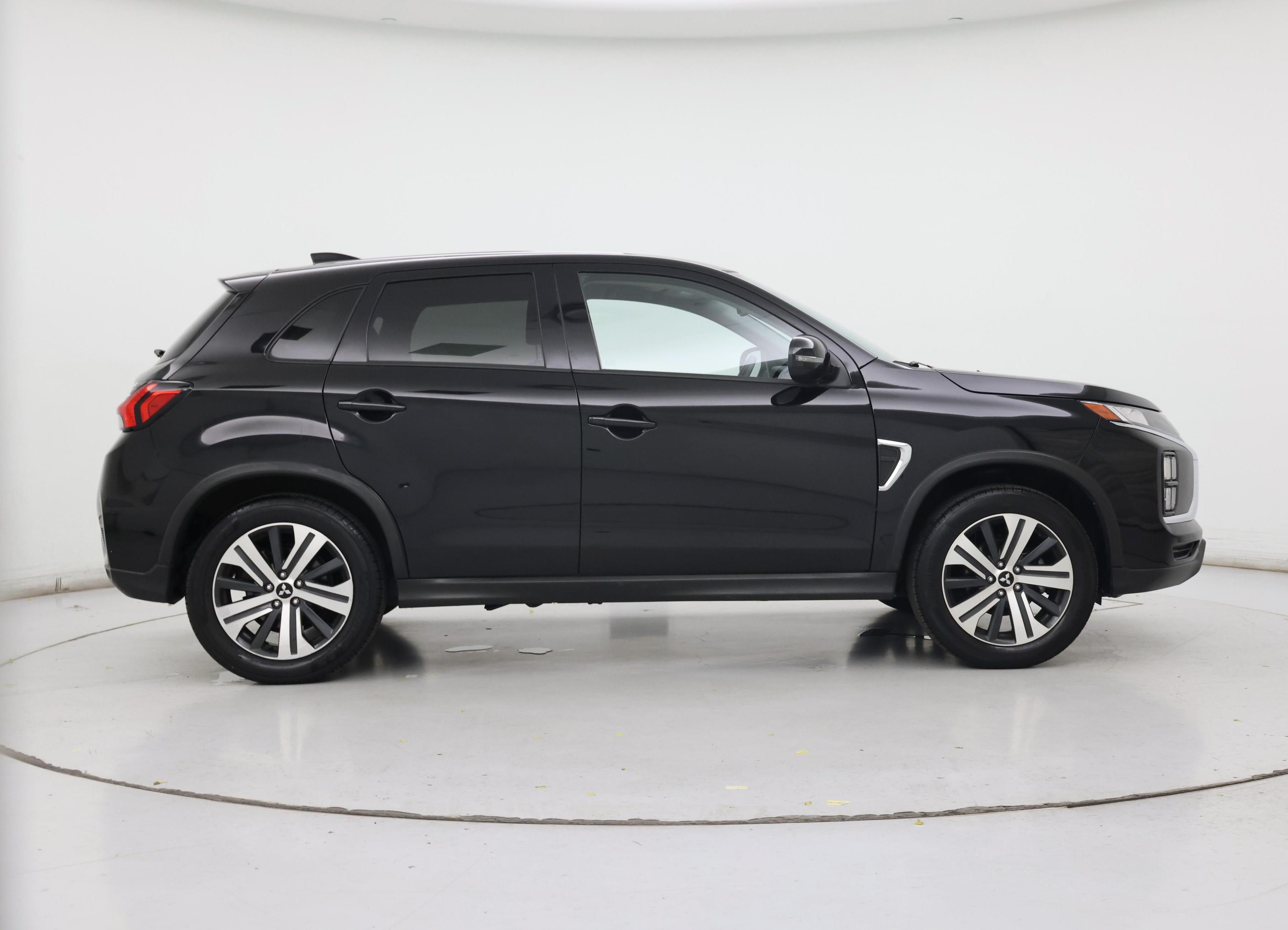 Thumbnail: 2023 Mitsubishi Outlander Sport - 7