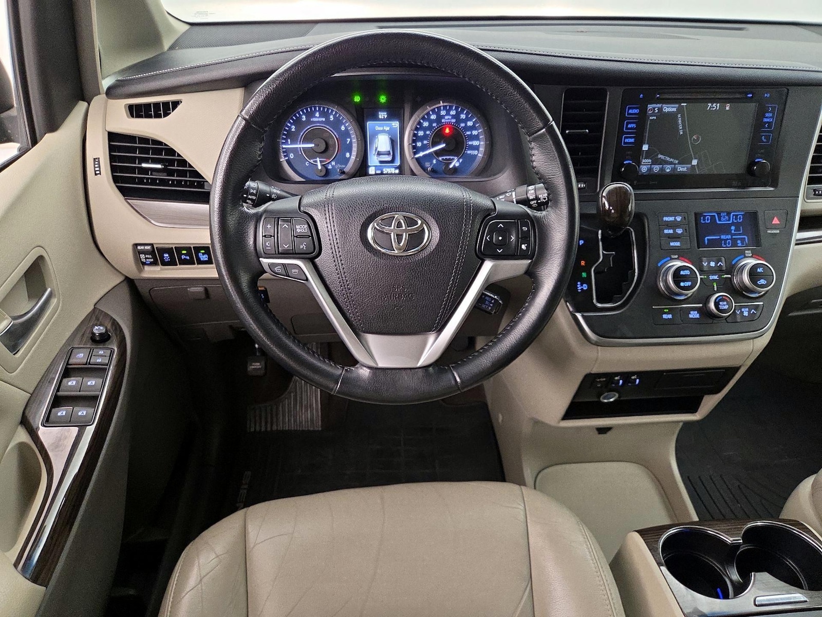 2016 Toyota Sienna XLE - Photo 11