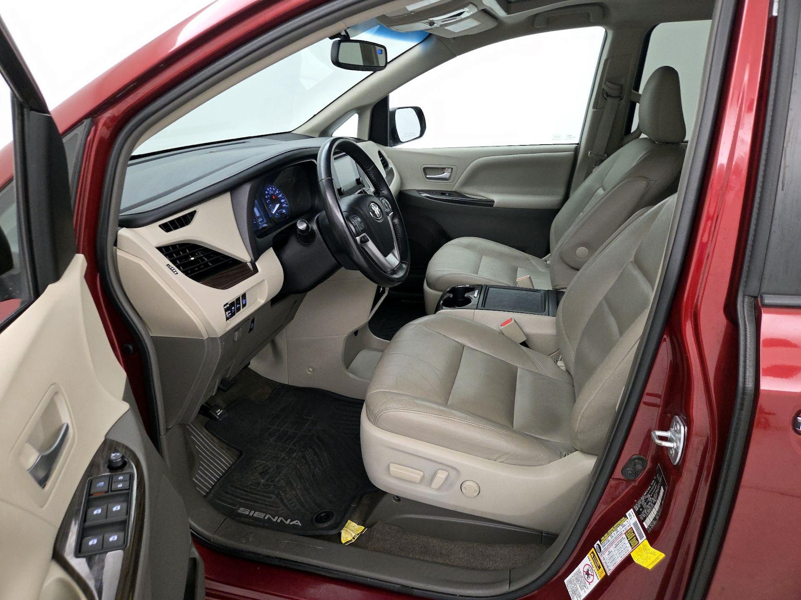 2016 Toyota Sienna XLE - Photo 12
