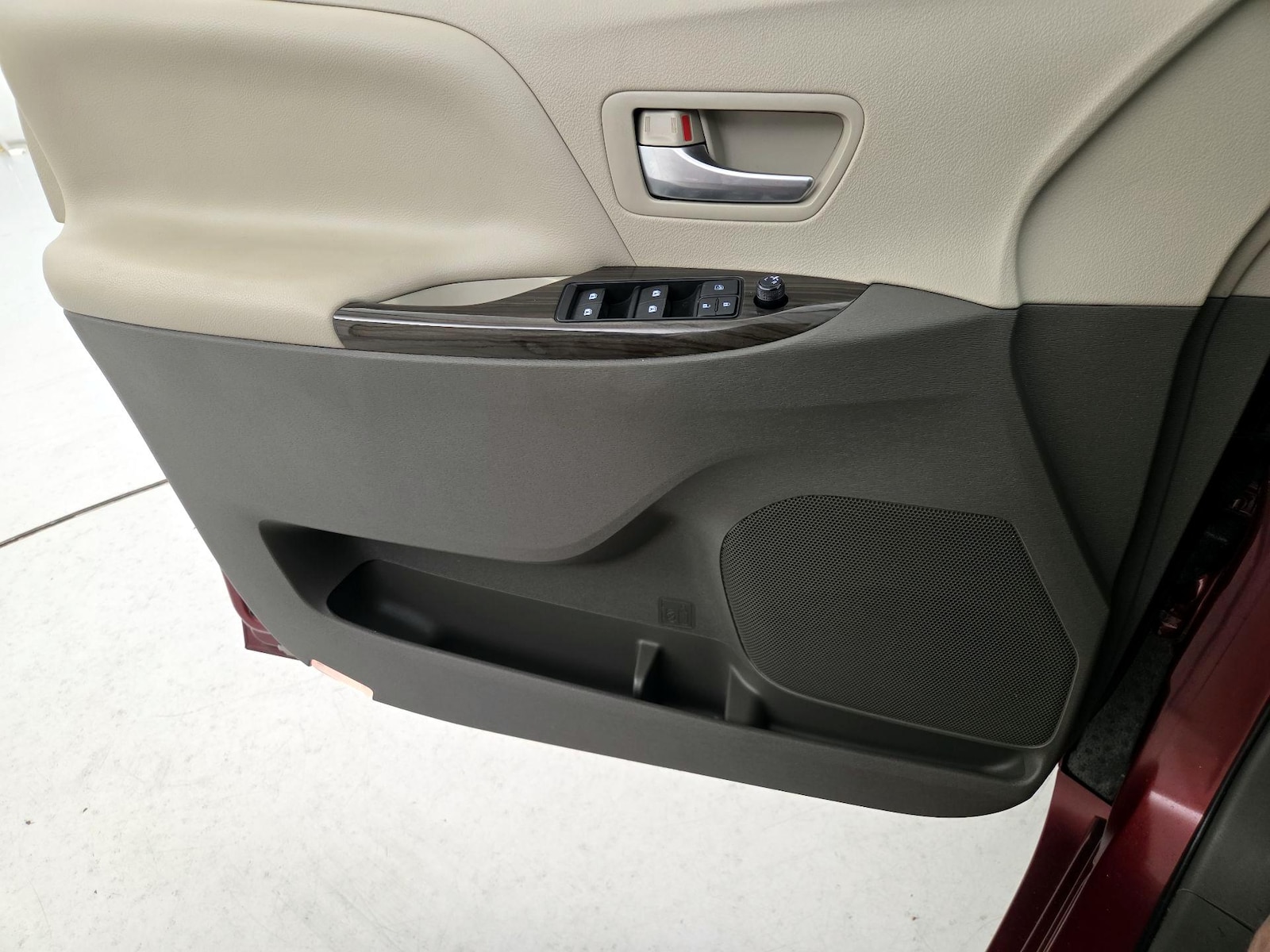 2016 Toyota Sienna XLE - Photo 13