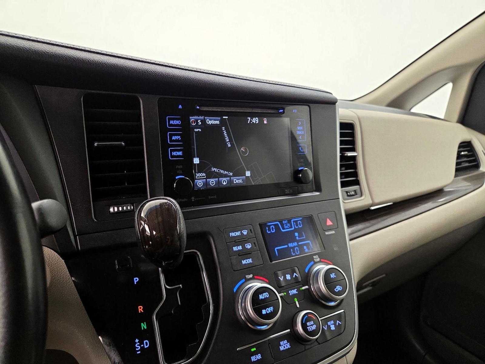 2016 Toyota Sienna XLE - Photo 15