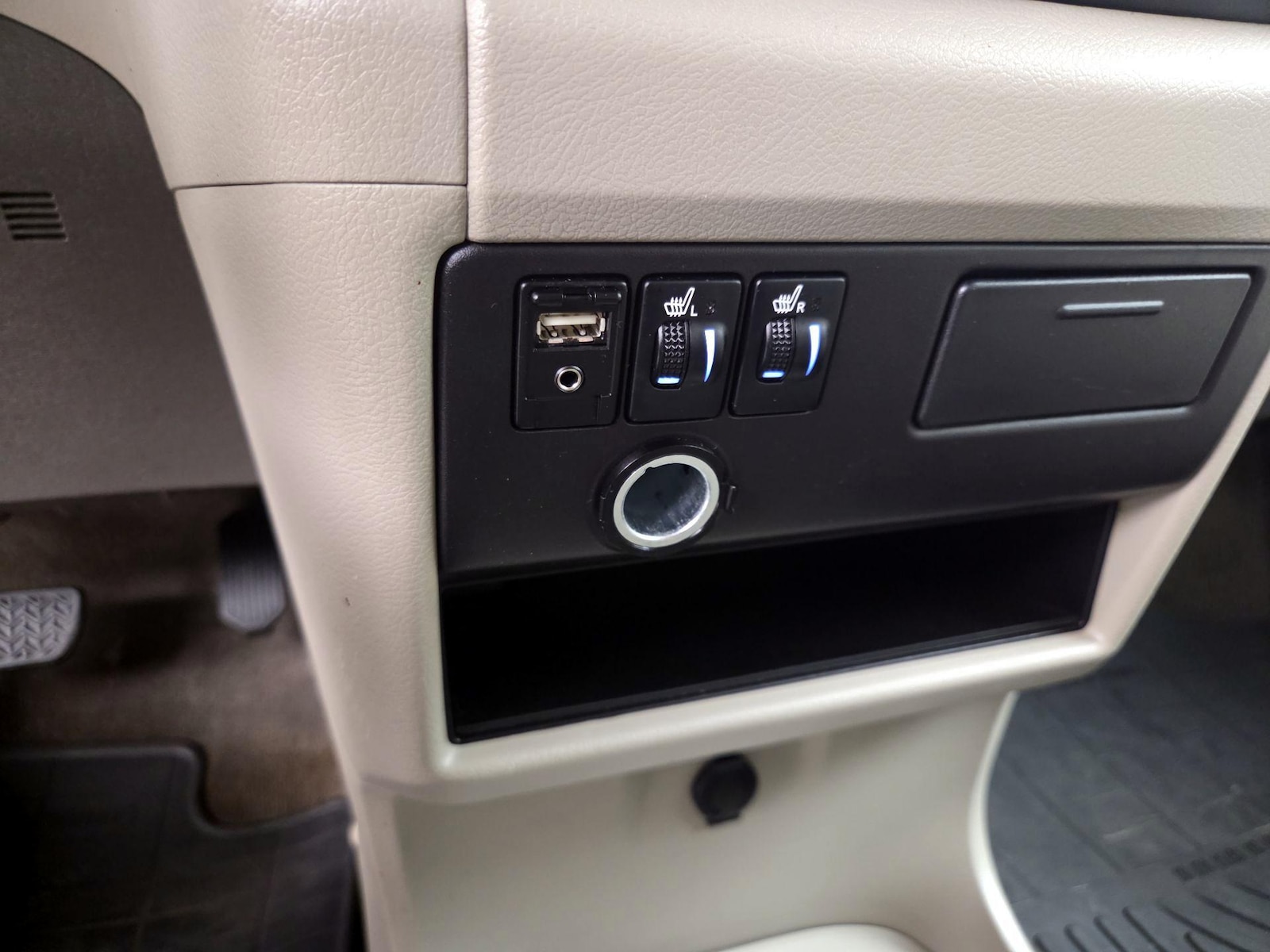2016 Toyota Sienna XLE - Photo 20