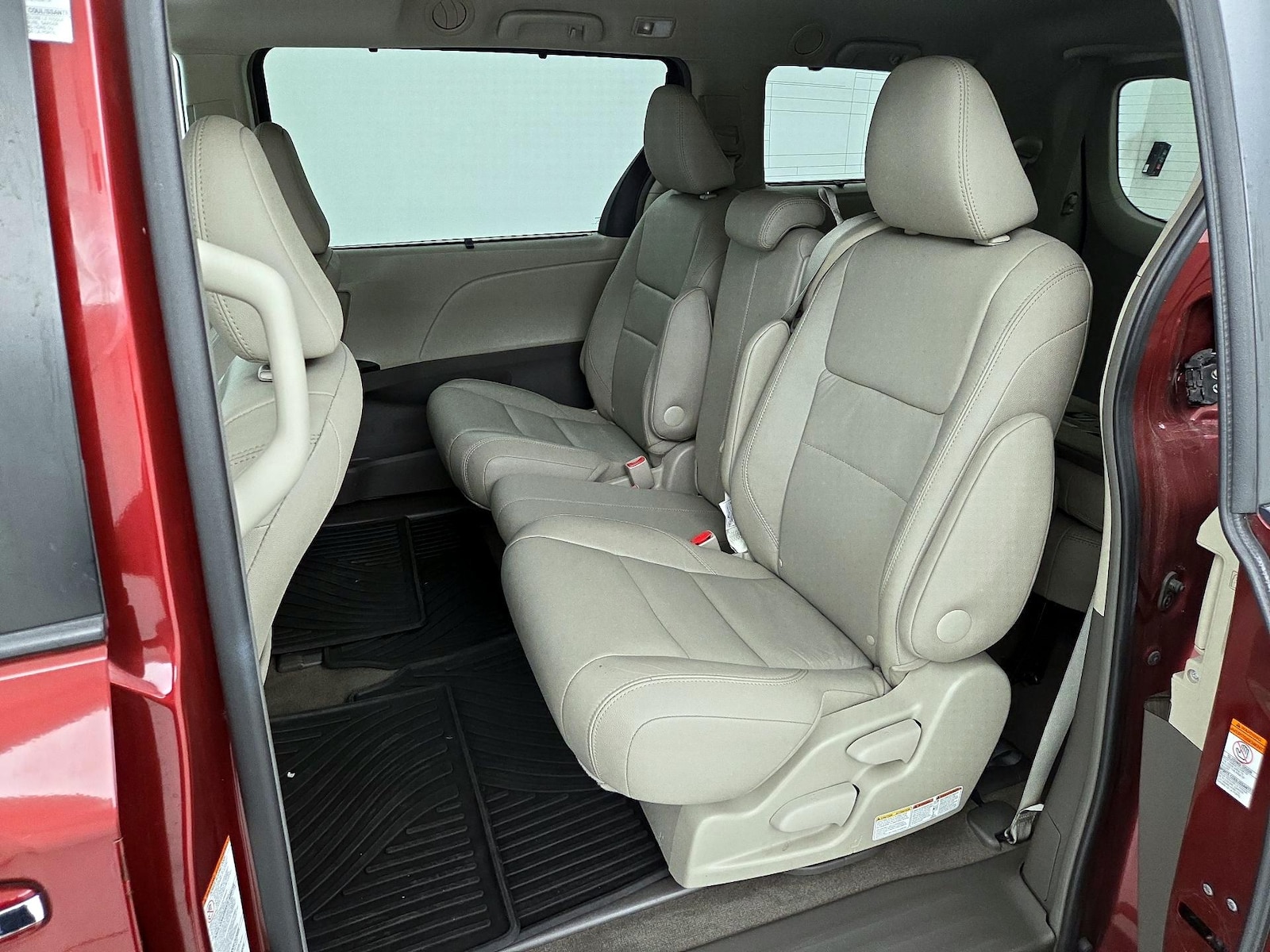2016 Toyota Sienna XLE - Photo 22
