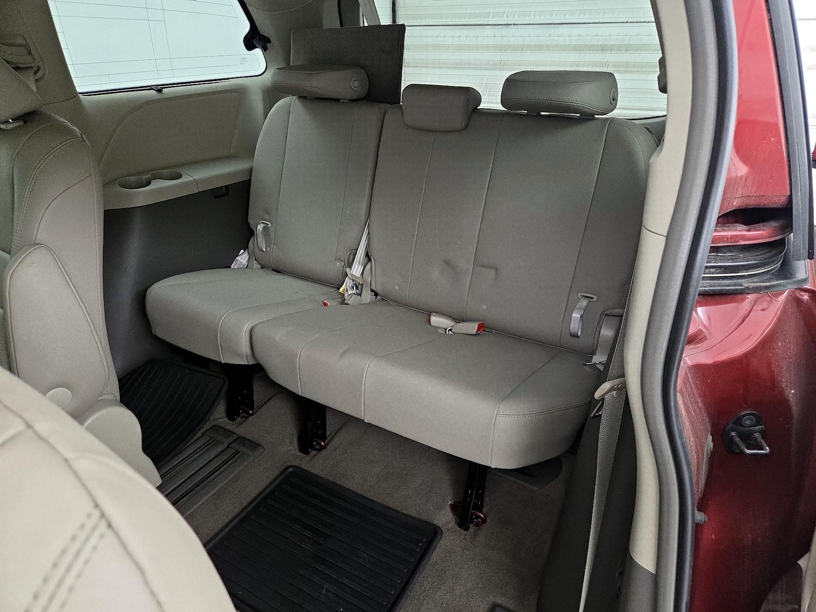 2016 Toyota Sienna XLE - Photo 23